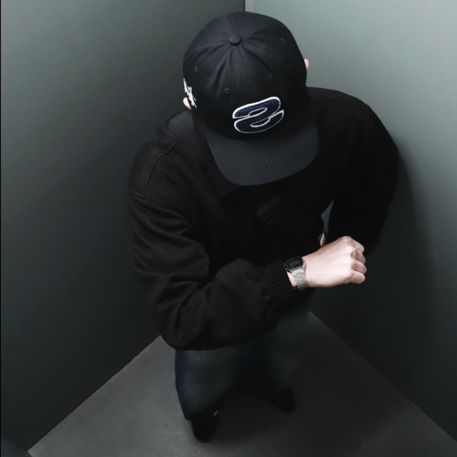 Stussy Chenille S Low Pro Cap Black 착용 스타일 - 2