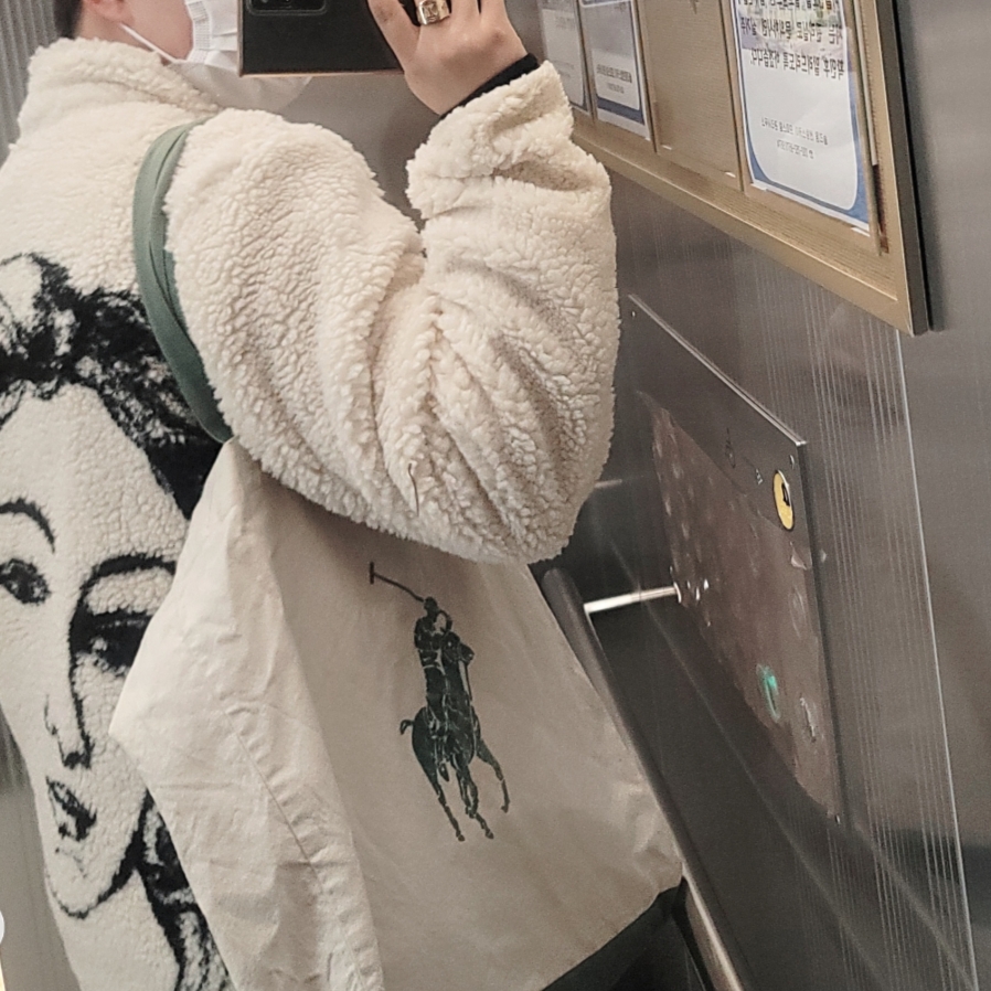 Stussy Venus Jacquard Sherpa Jacket Natural 착용 스타일
