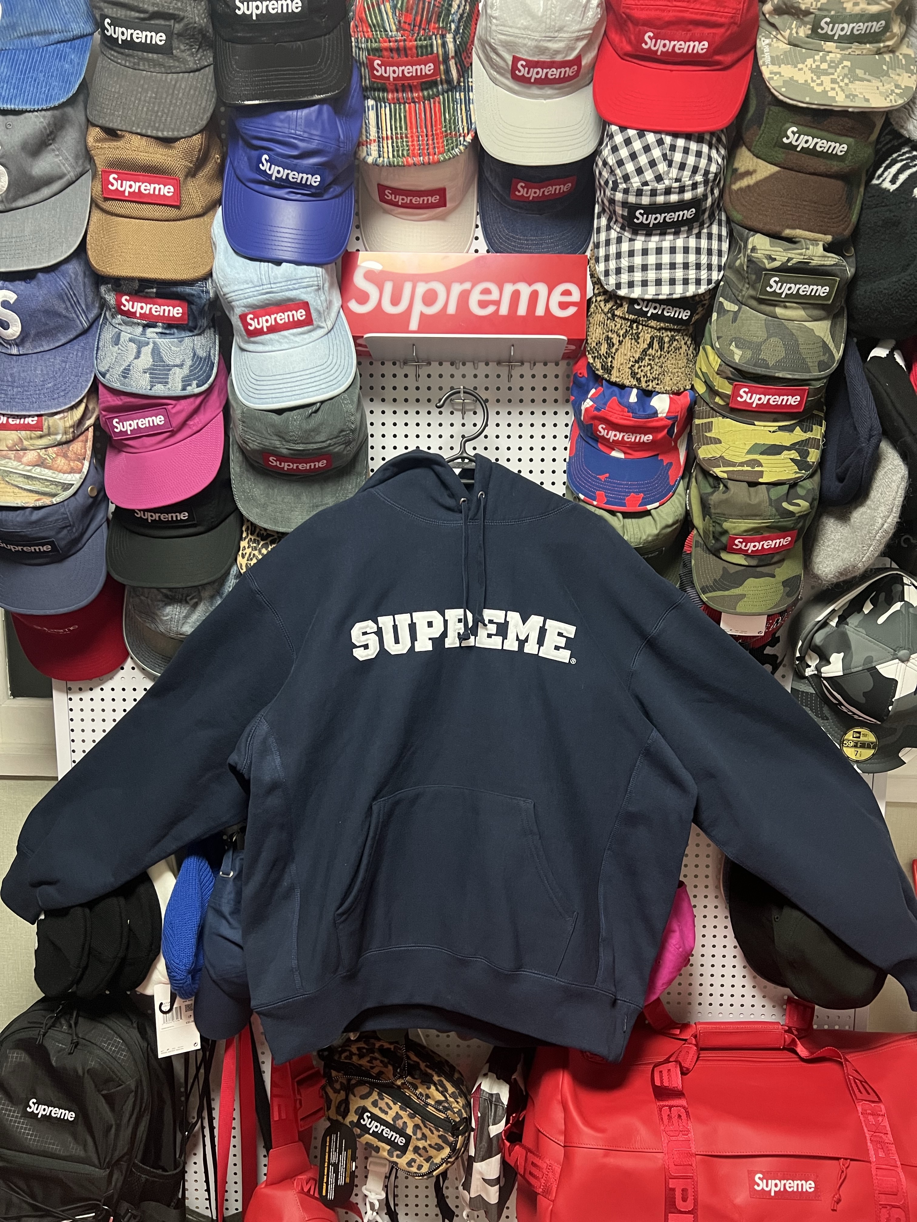 Supreme Collegiate Hooded Sweatshirt Navy - 24SS, Supreme Collegiate Hooded Sweatshirt Dark Green - 24SS 착용 스타일 - 1