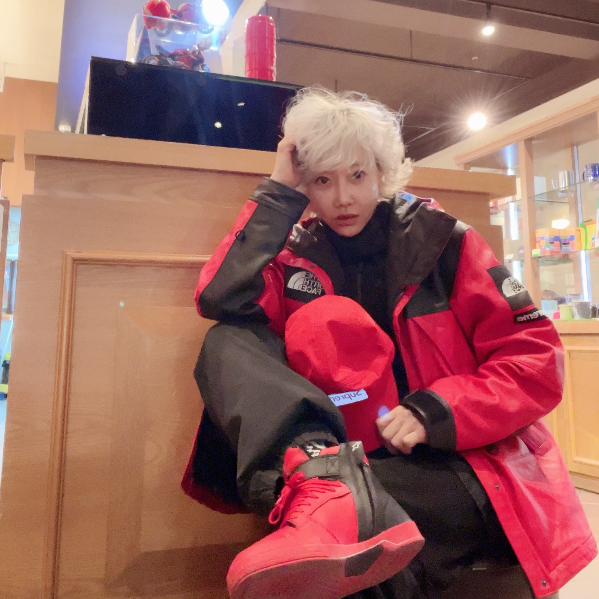 Supreme Stacking Cups Red (Set of 4), Supreme x The North Face Leather Mountain Parka Red - 18FW 착용 스타일