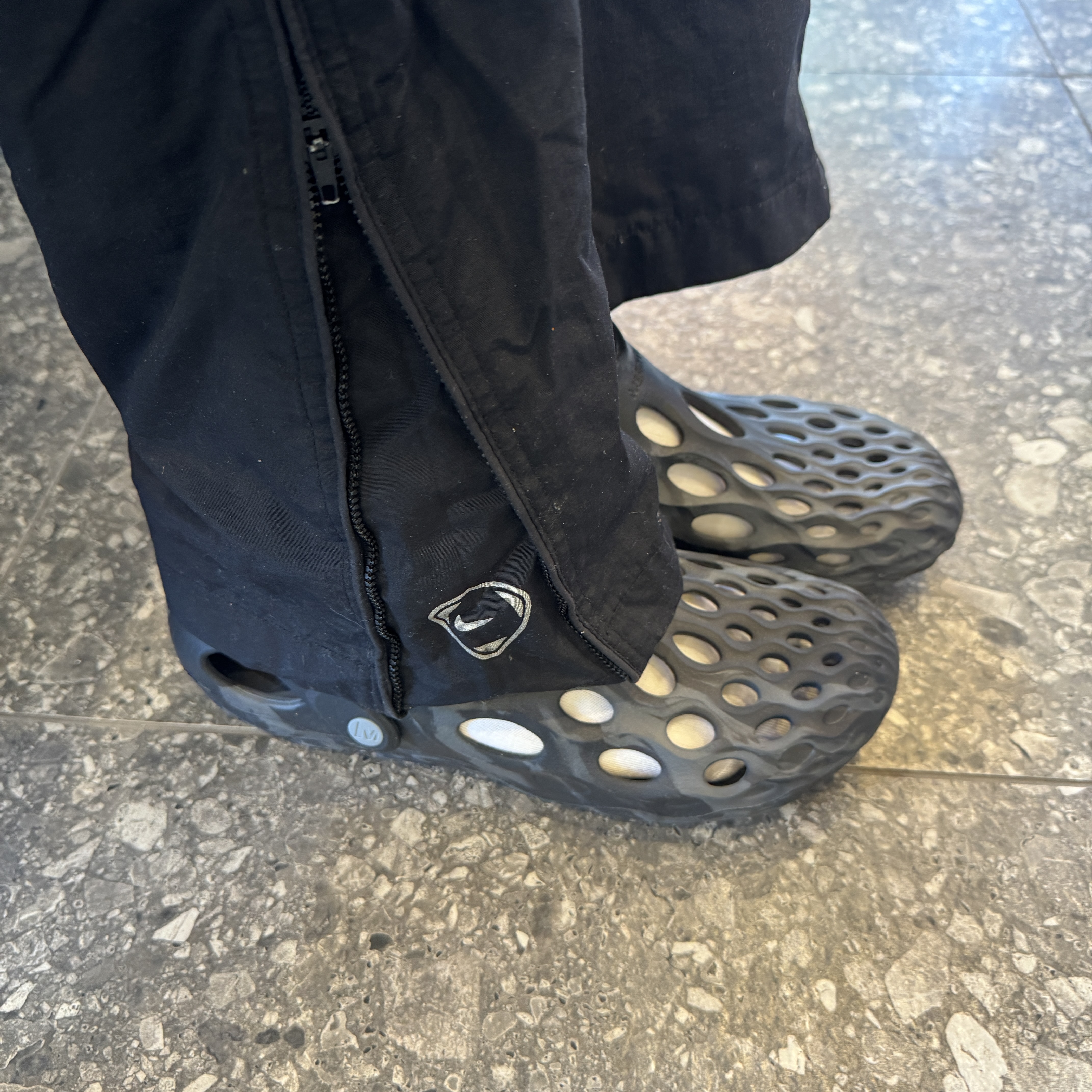 Merrell Hydro Moc Black 착용 스타일 - 1