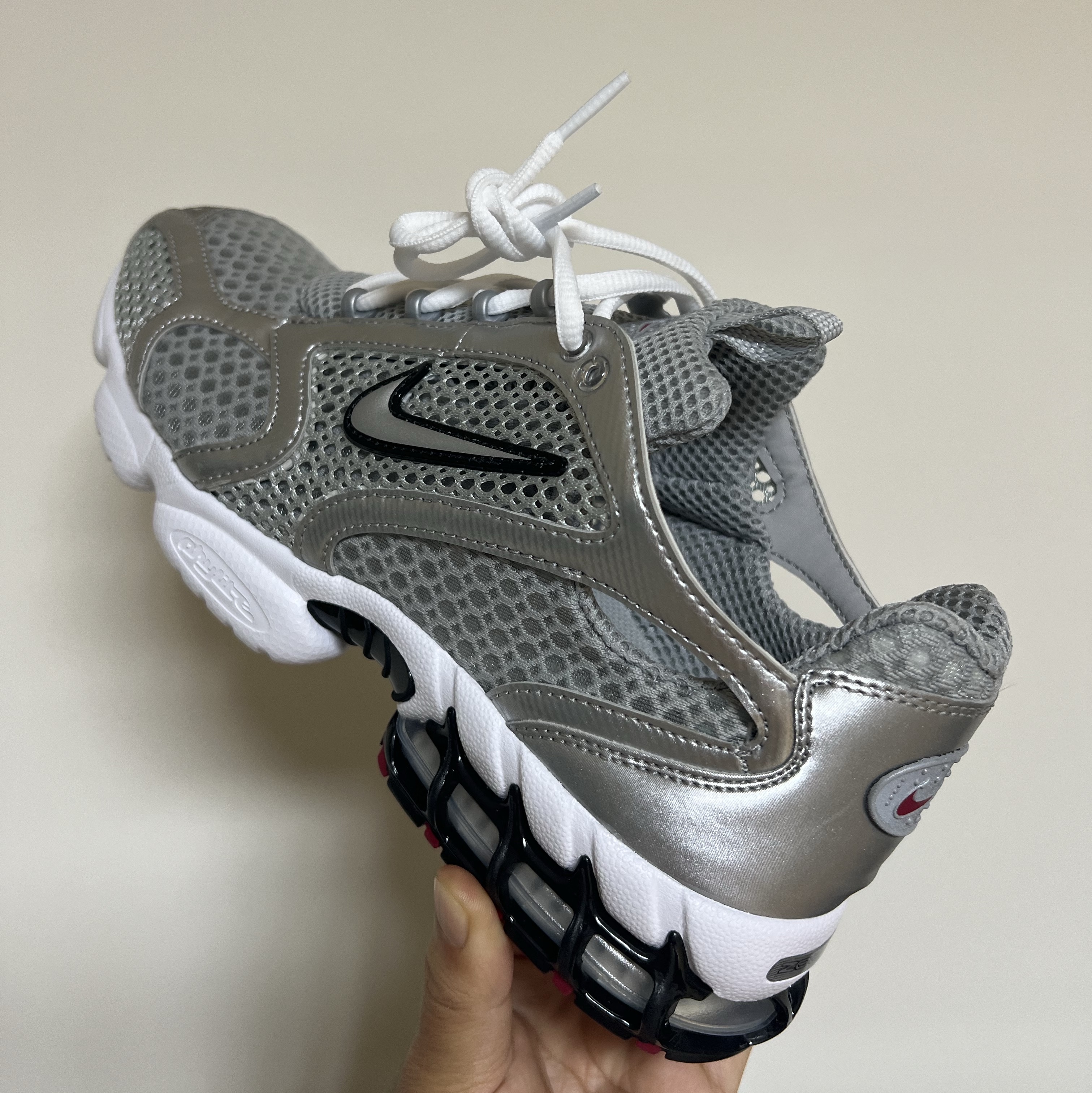Nike Air Zoom Spiridon Cage 2 Metallic Silver 착용 스타일 - 2