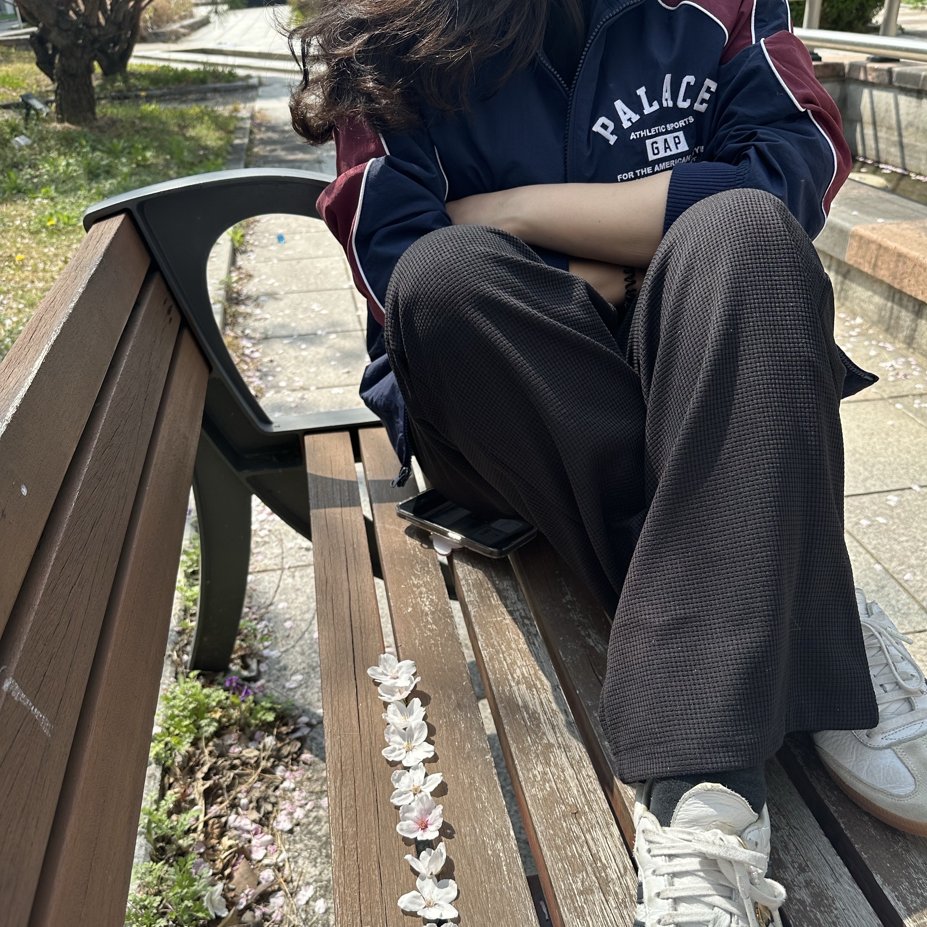 Adidas x Sporty & Rich Samba Cloud White Legend Ink, Palace x Gap Nylon Track Top Navy Red - 24SS 착용 스타일 - 1