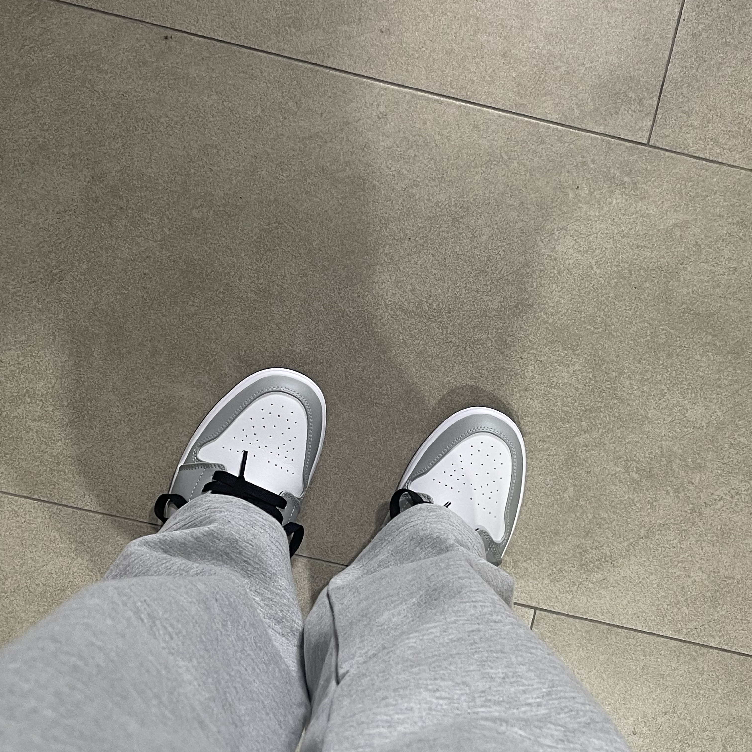 Jordan 1 Low Light Smoke Grey 착용 스타일 - 2