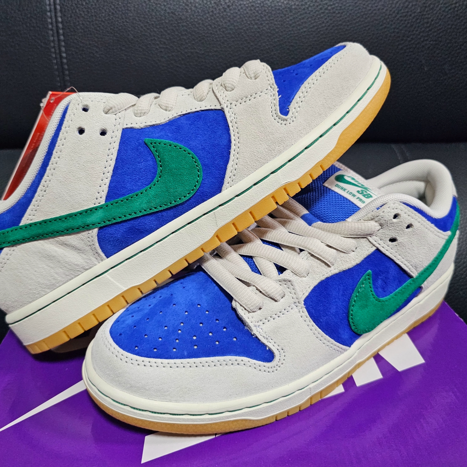 Nike SB Dunk Low Pro Phantom and Hyper Royal 착용 스타일