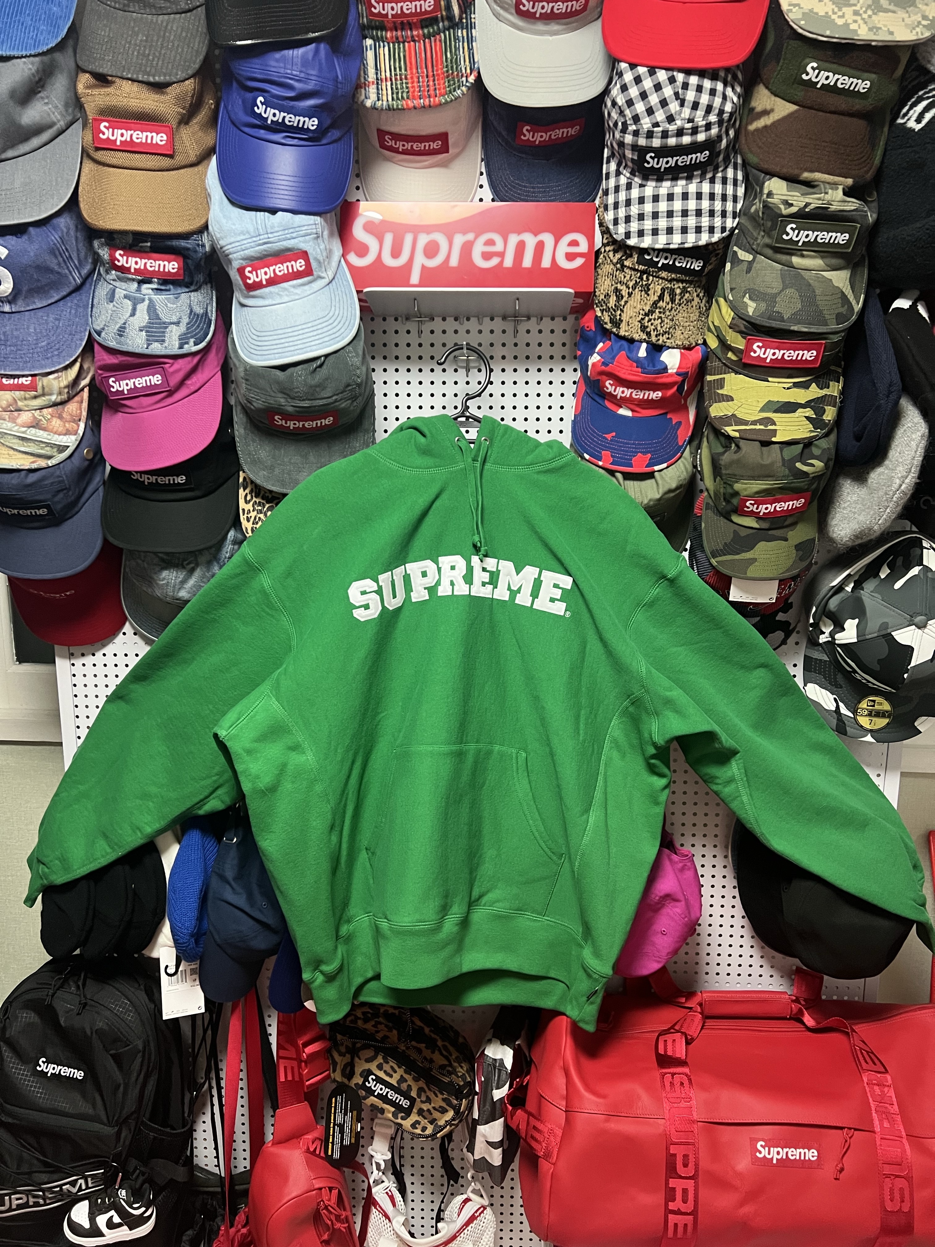 Supreme Collegiate Hooded Sweatshirt Navy - 24SS, Supreme Collegiate Hooded Sweatshirt Dark Green - 24SS 착용 스타일 - 3