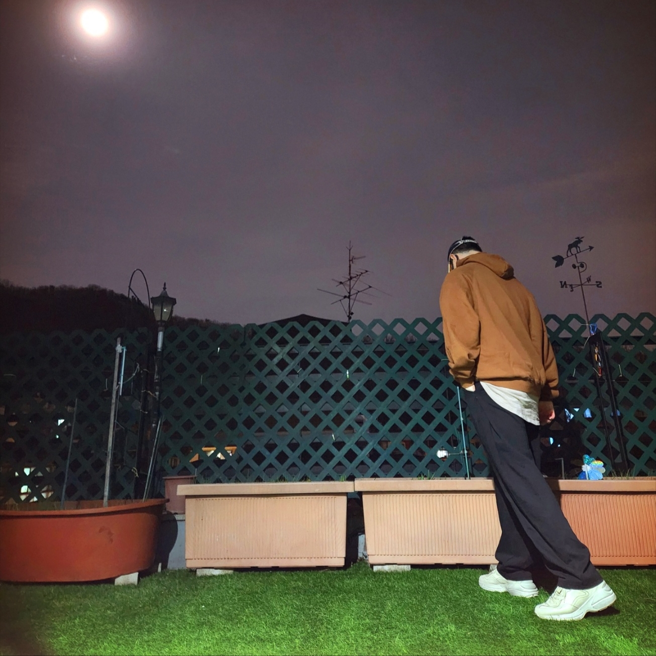 Diesel C-Seymon Treated Denim Baseball Cap Blue White, Gucci Rhyton Leather Sneakers Distressed Ivory 착용 스타일 - 2