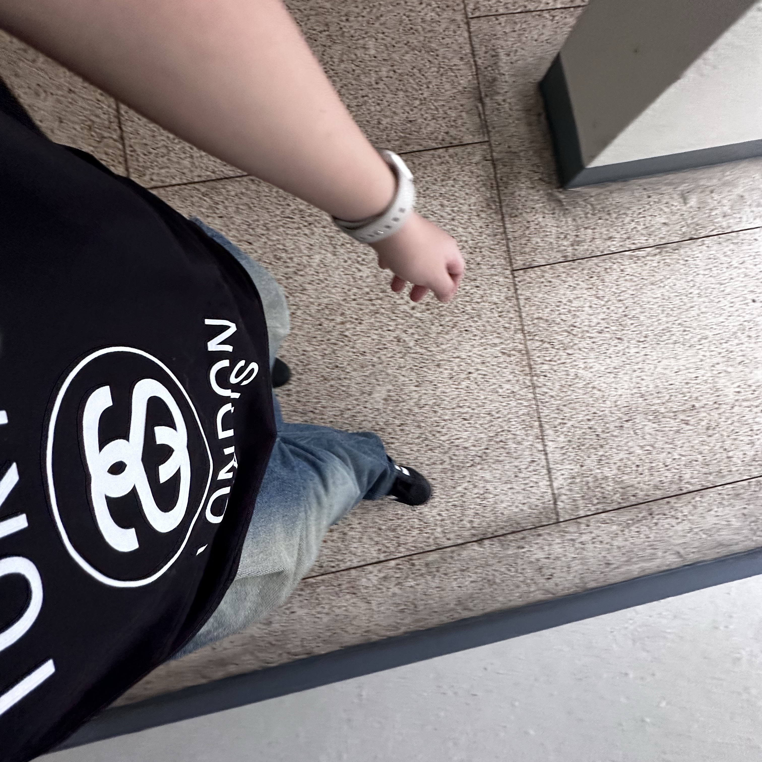 Stussy World Tour T-Shirt Black 착용 스타일 - 1