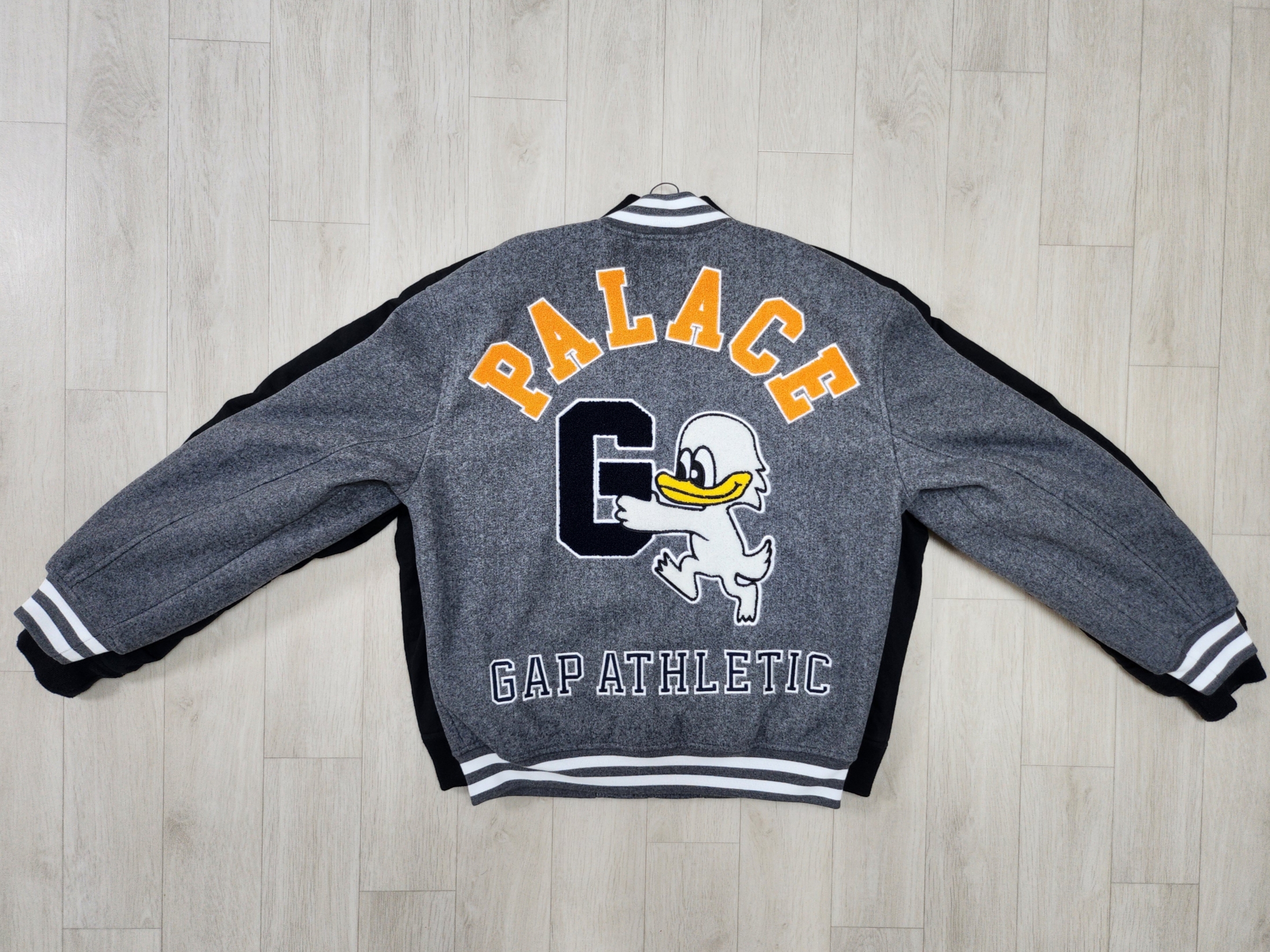Nike x Stussy Reversible Jacket Black (FJ9153-010), Palace x Gap Varsity Jacket Grey - 24SS 착용 스타일 - 1