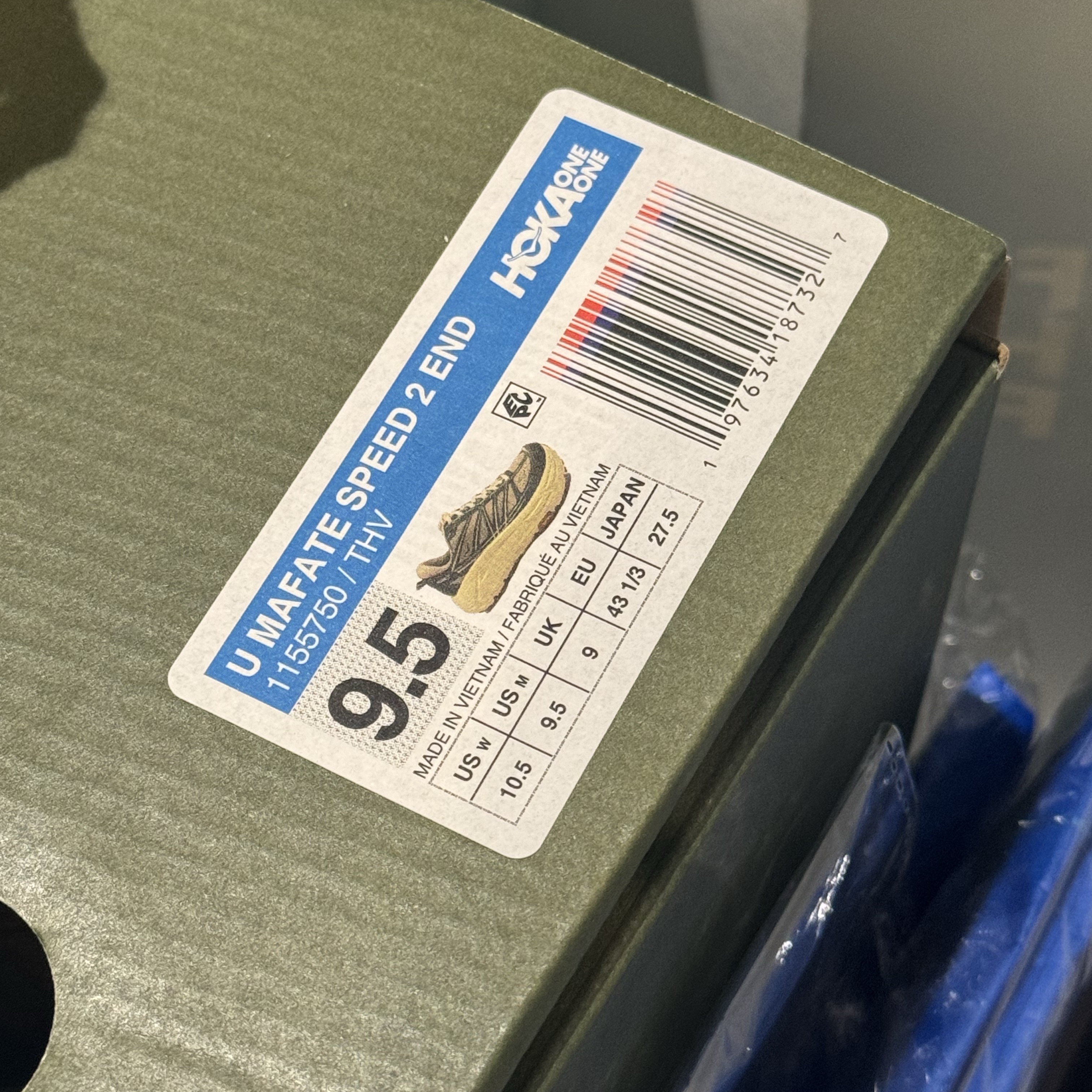 Hoka x END. Mafate Speed 2 Taupe Chive 착용 스타일 - 2