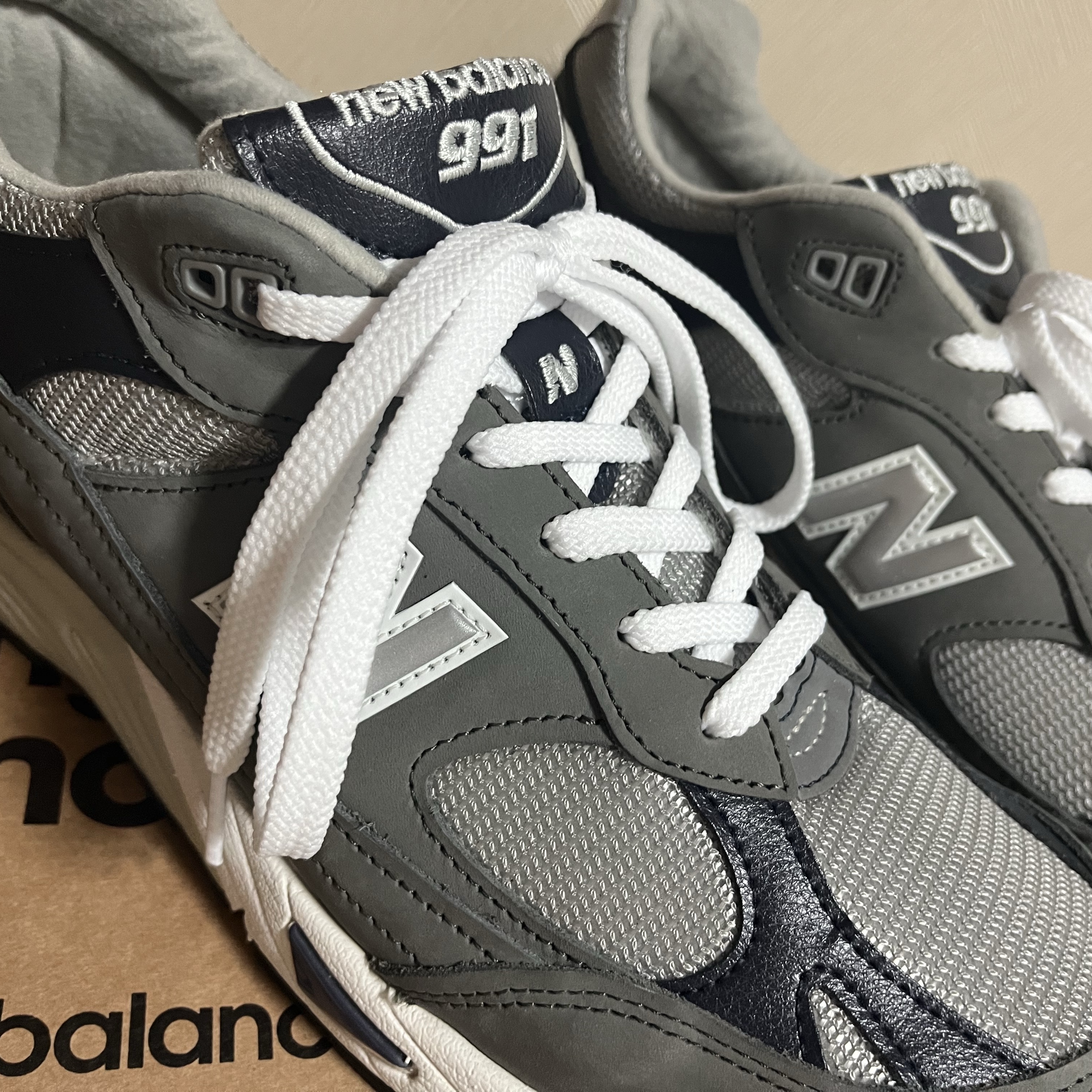 New Balance 991 Made in UK Castlerock Navy 착용 스타일 - 1