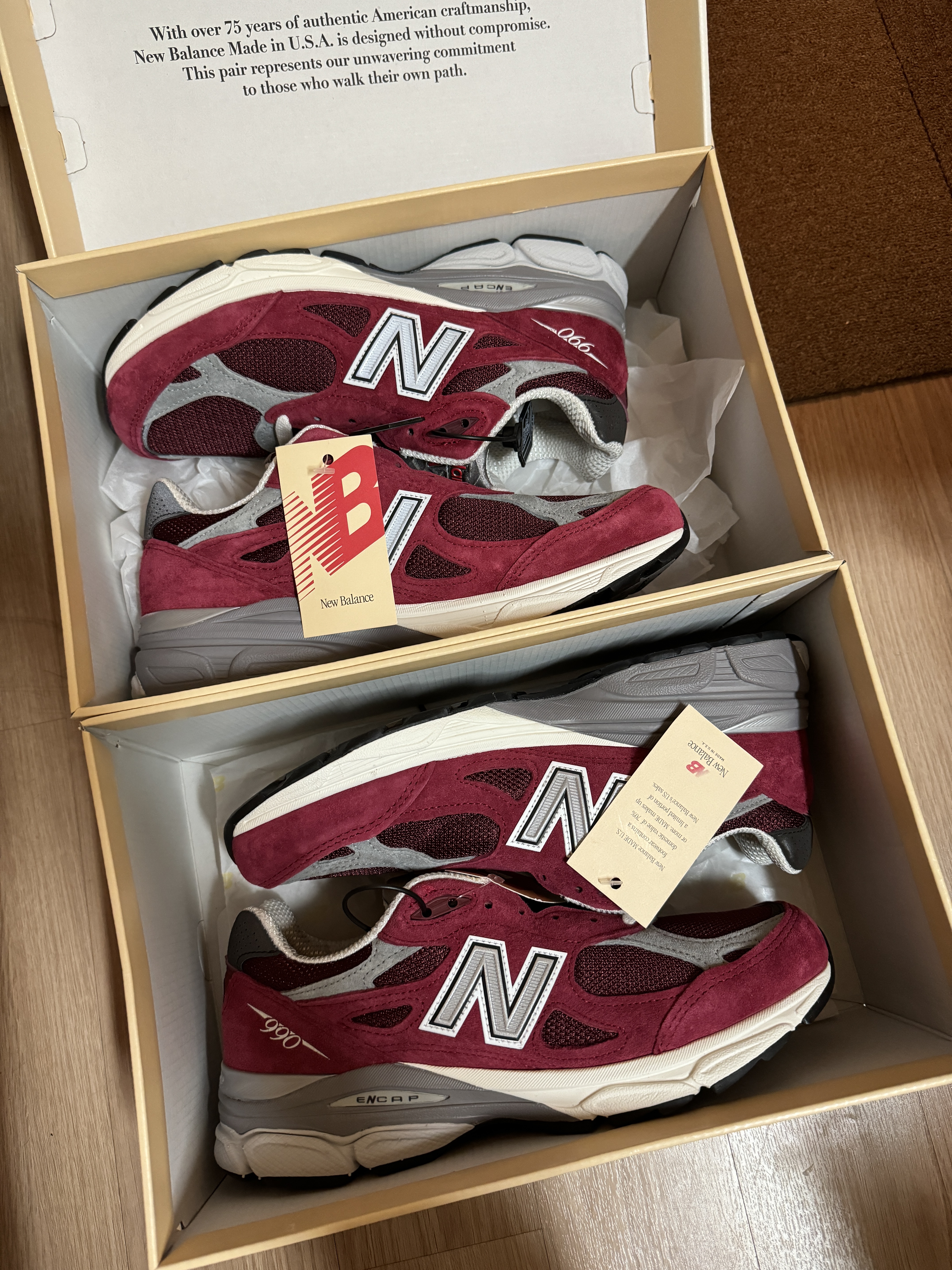 New Balance 990v3 Made in USA Scarlet Marblehead 착용 스타일