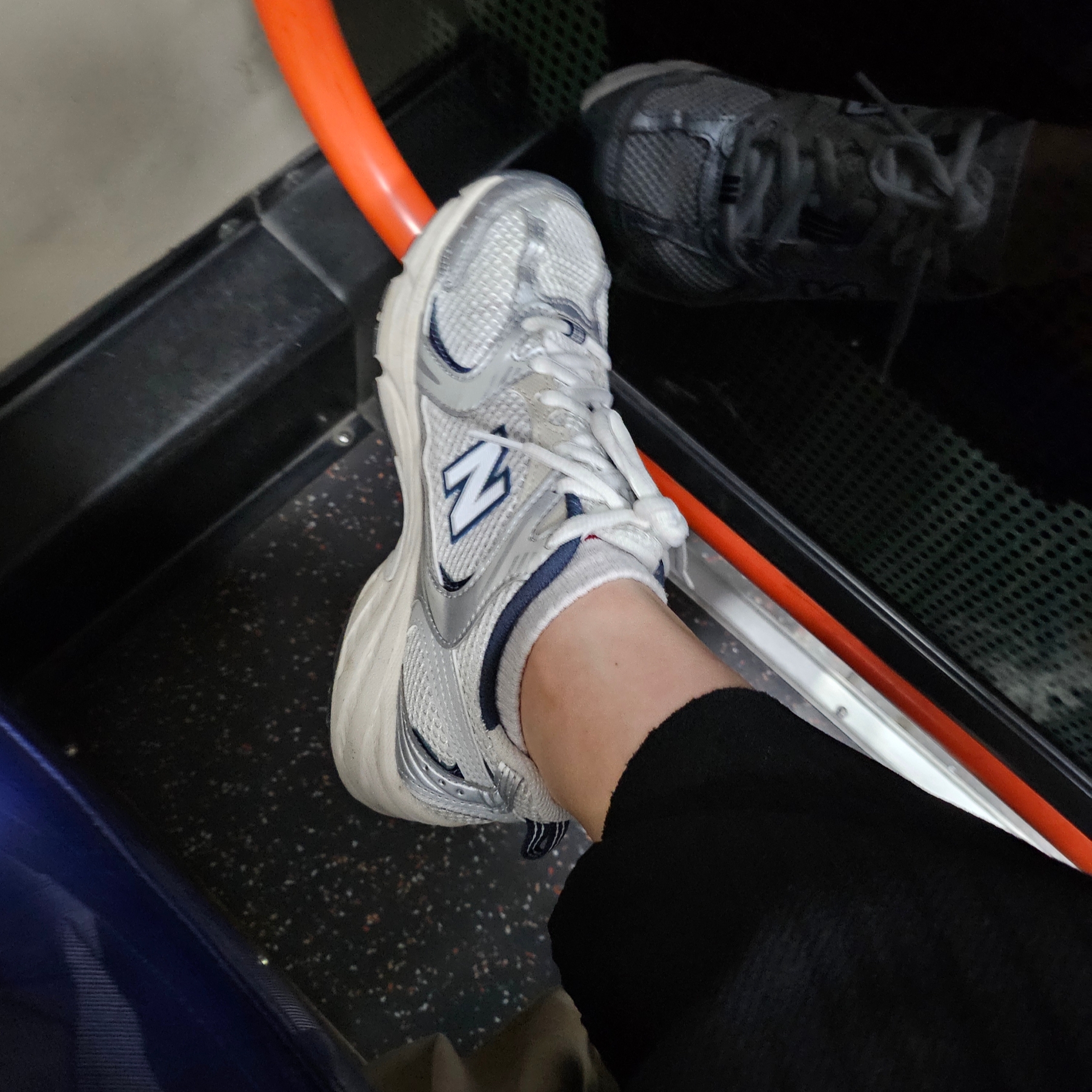 New Balance 530 Steel Grey 착용 스타일