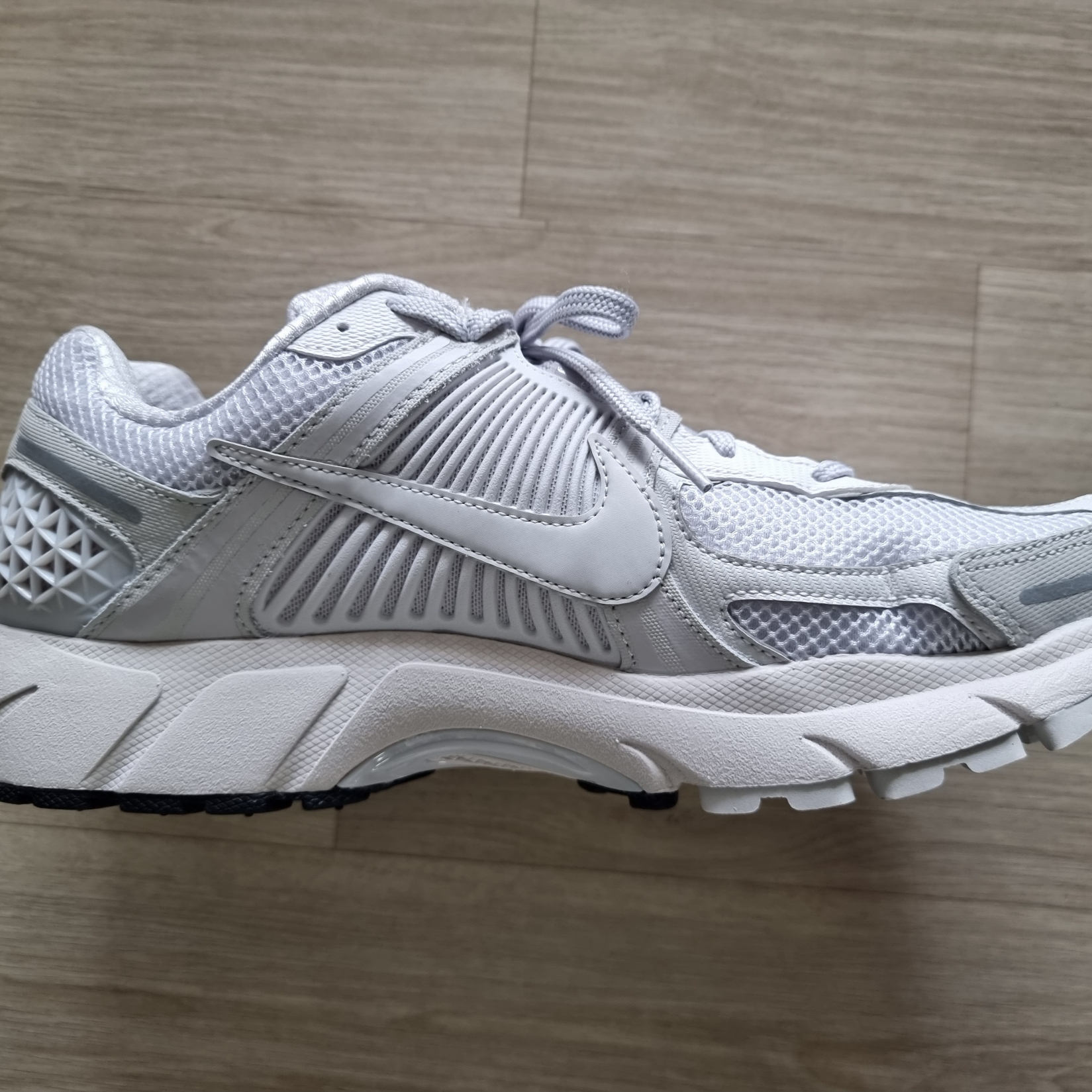 Nike Zoom Vomero 5 SP Vast Grey 2023 착용 스타일 - 7