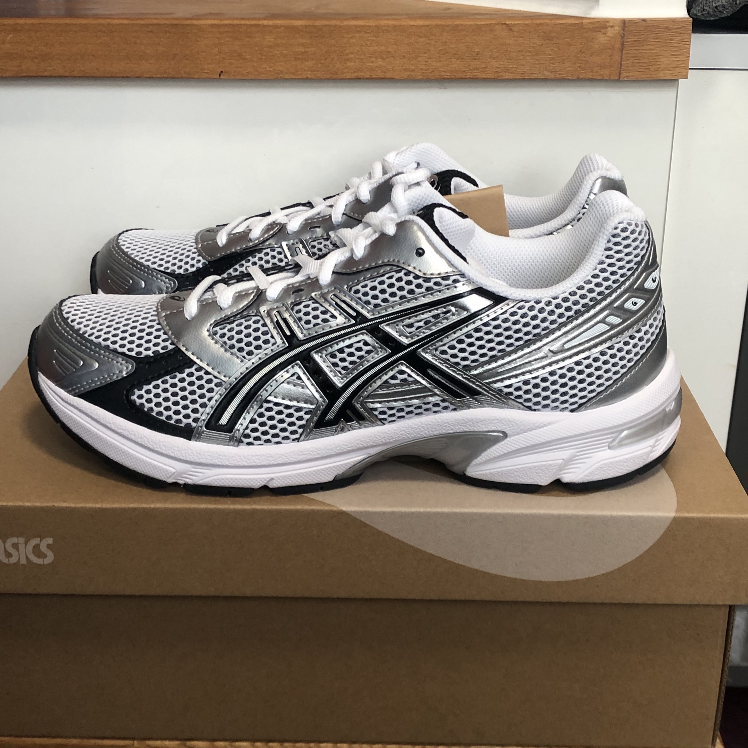 Asics Gel-1130 White Black 착용 스타일