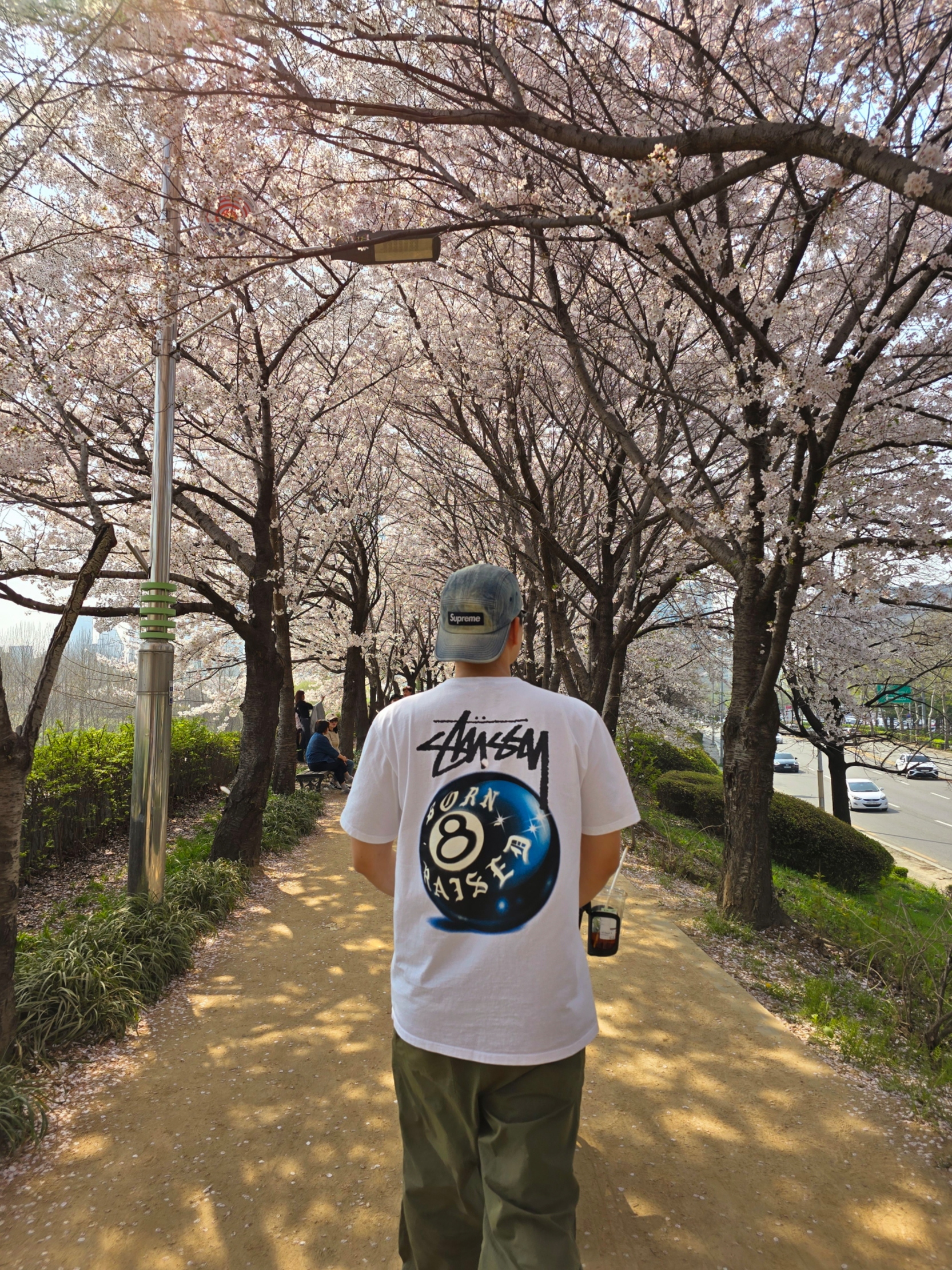 Supreme Washed Chino Twill Camp Cap Dirty Indigo - 24SS, Stussy x Born X Raised 8 Ball T-Shirt White 착용 스타일