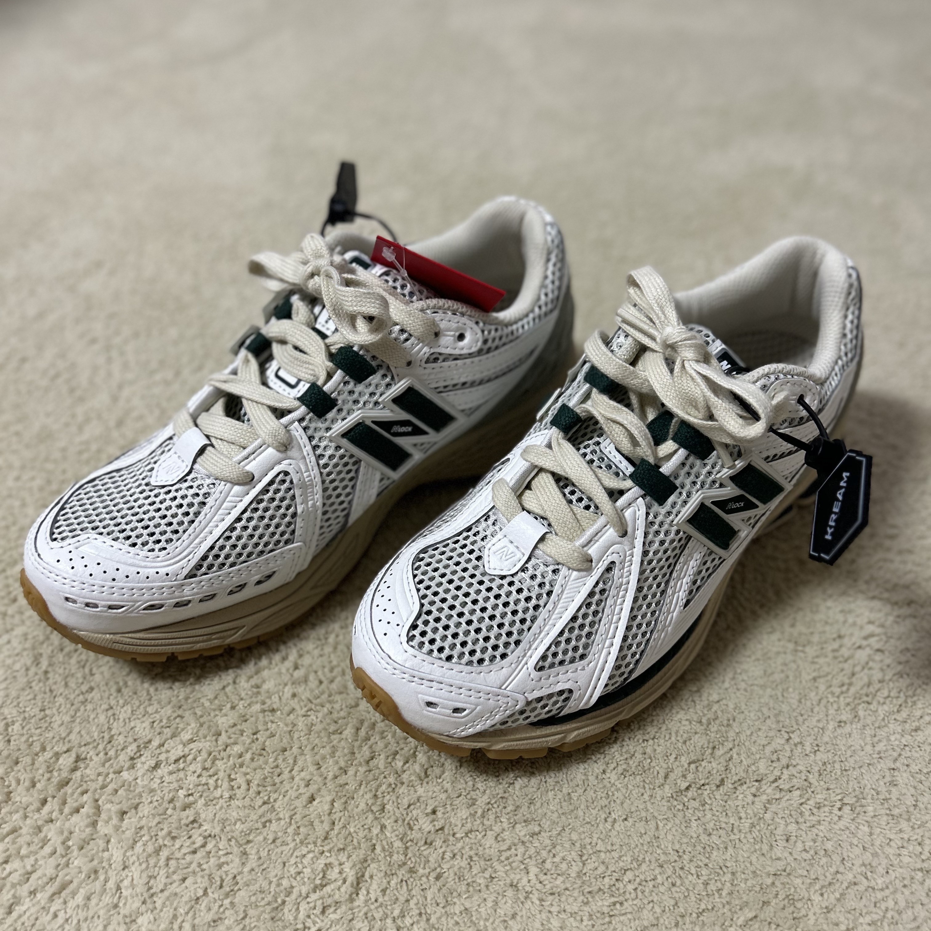 New Balance 1906R Silver Green 착용 스타일 - 2