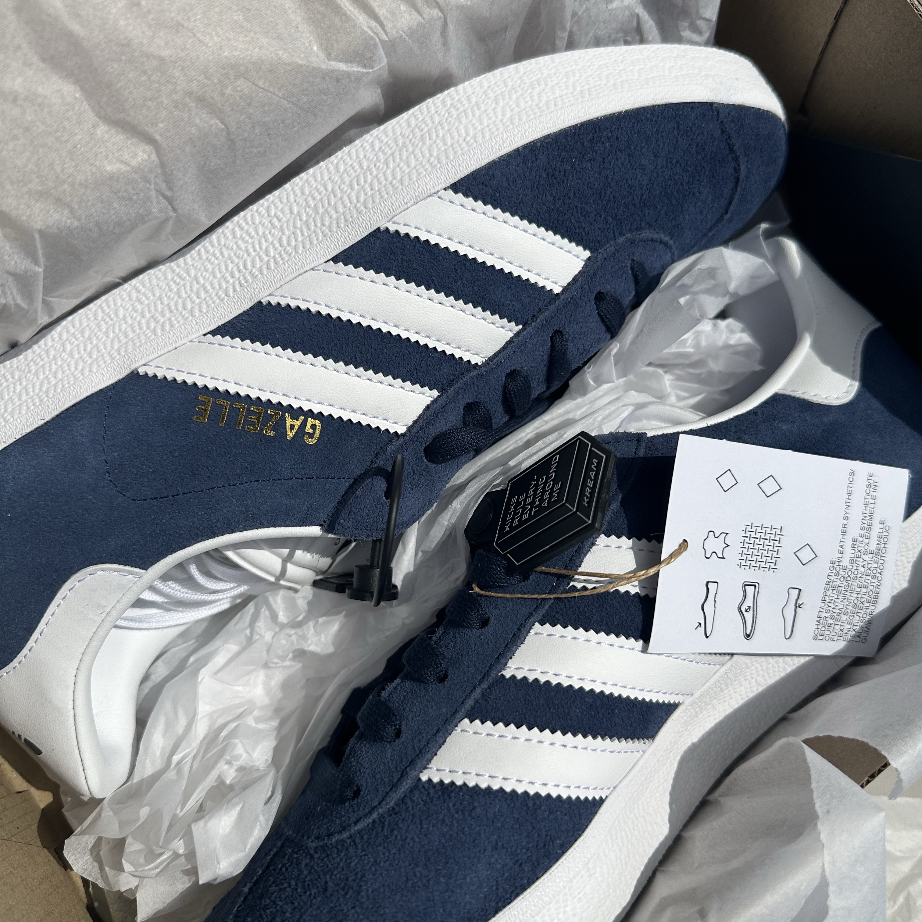 Adidas Gazelle Collegiate Navy 착용 스타일