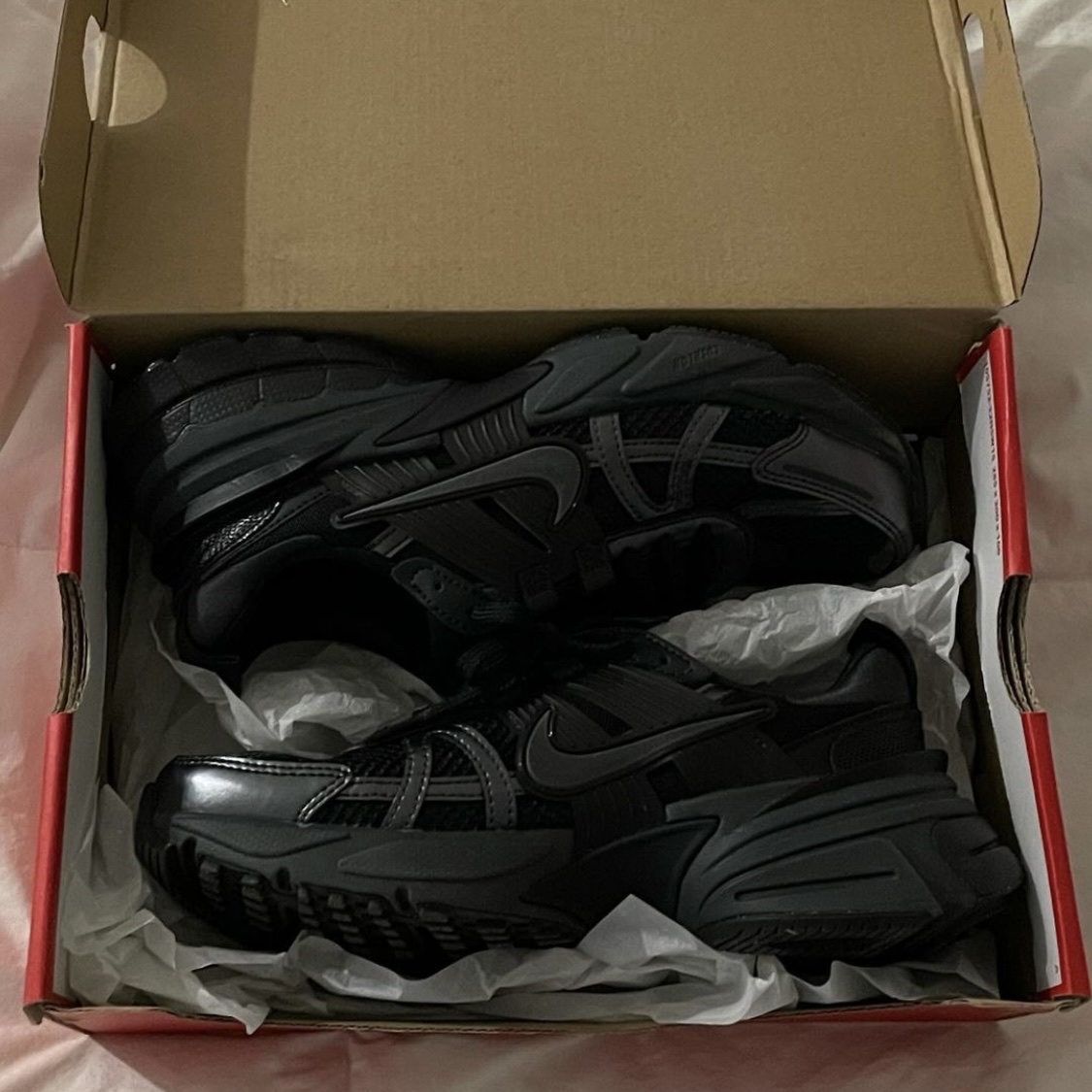 Nike V2K Run Black Anthracite 착용 스타일