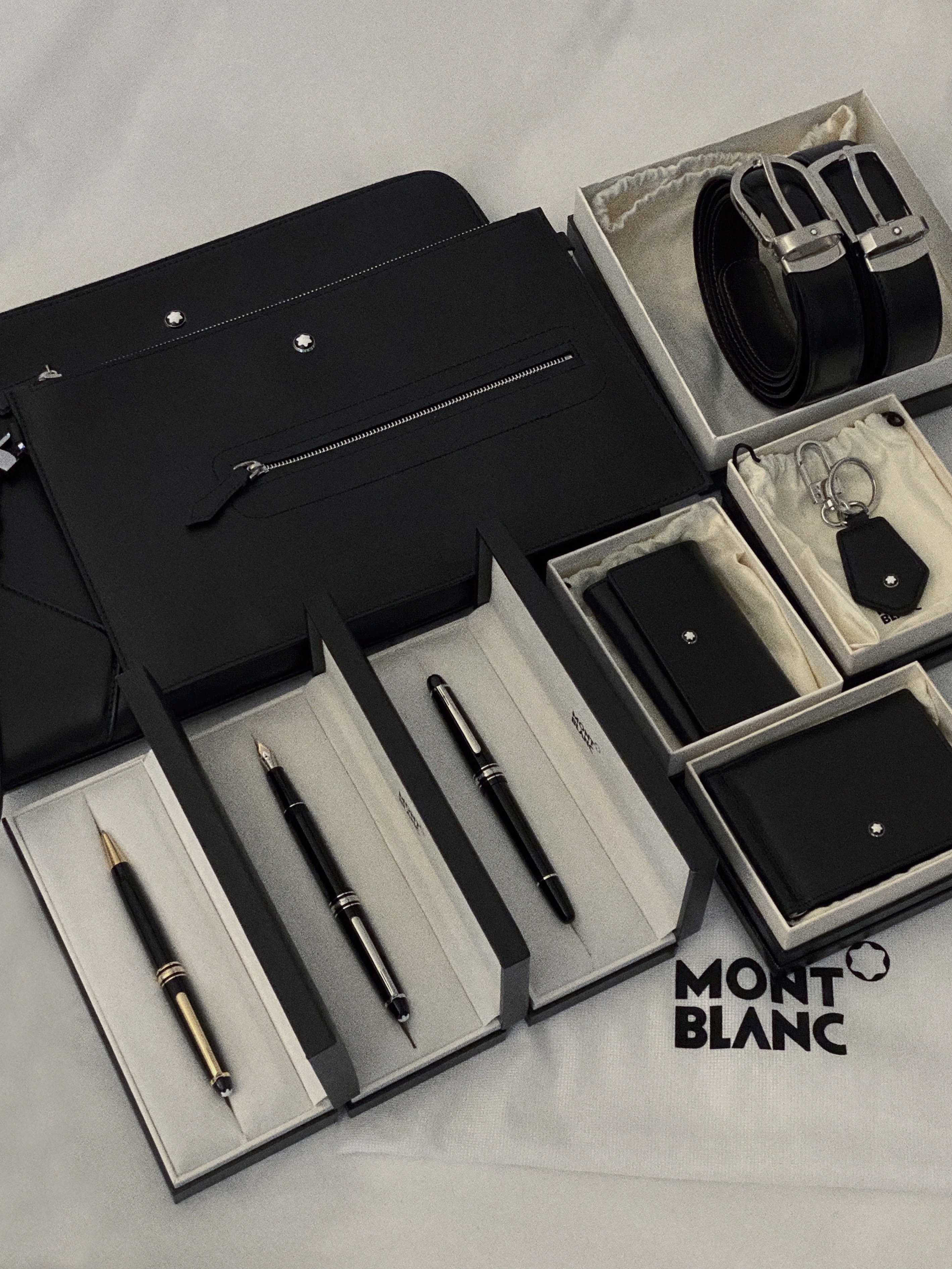 Montblanc Meisterstuck Key Case Black, Montblanc Meisterstuck 6cc Money Clip Wallet Black 착용 스타일 - 1
