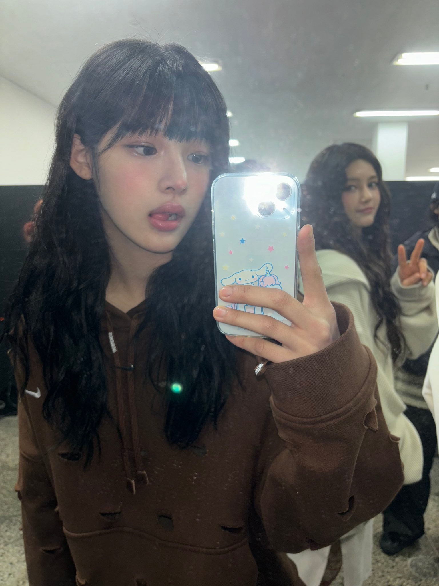 Nike x Jacquemus Swoosh Hoodie Cacao Wow - Asia 착용 스타일 - 1
