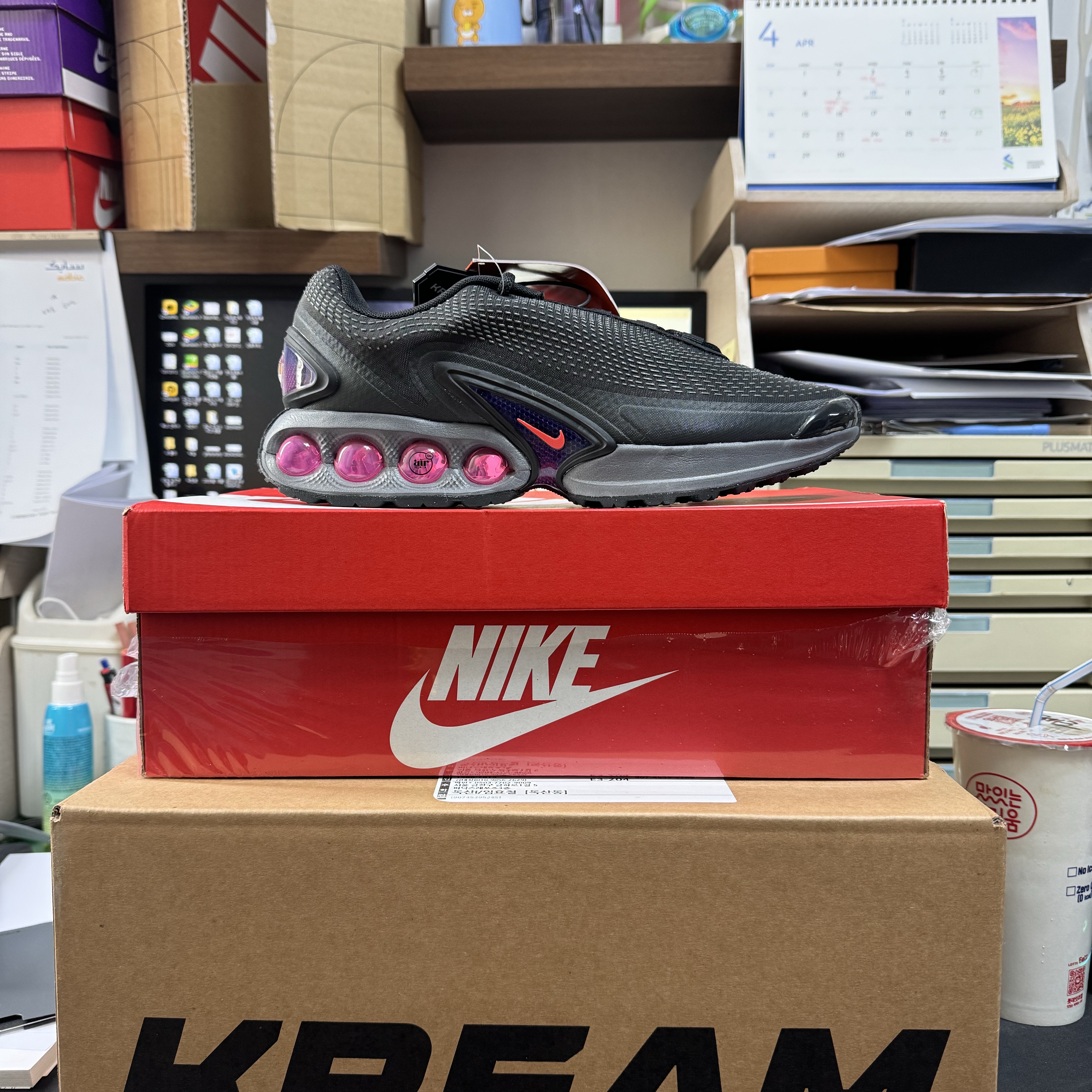 Nike Air Max Dn Black Light Crimson 착용 스타일