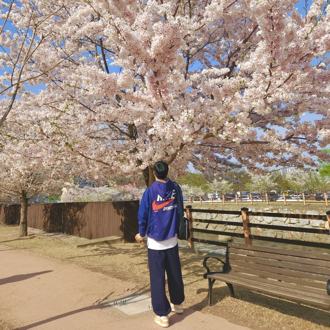 Nike NSW Hoodie BRS Midnight Navy, Porter Tanker Shoulder Bag L Black 착용 스타일