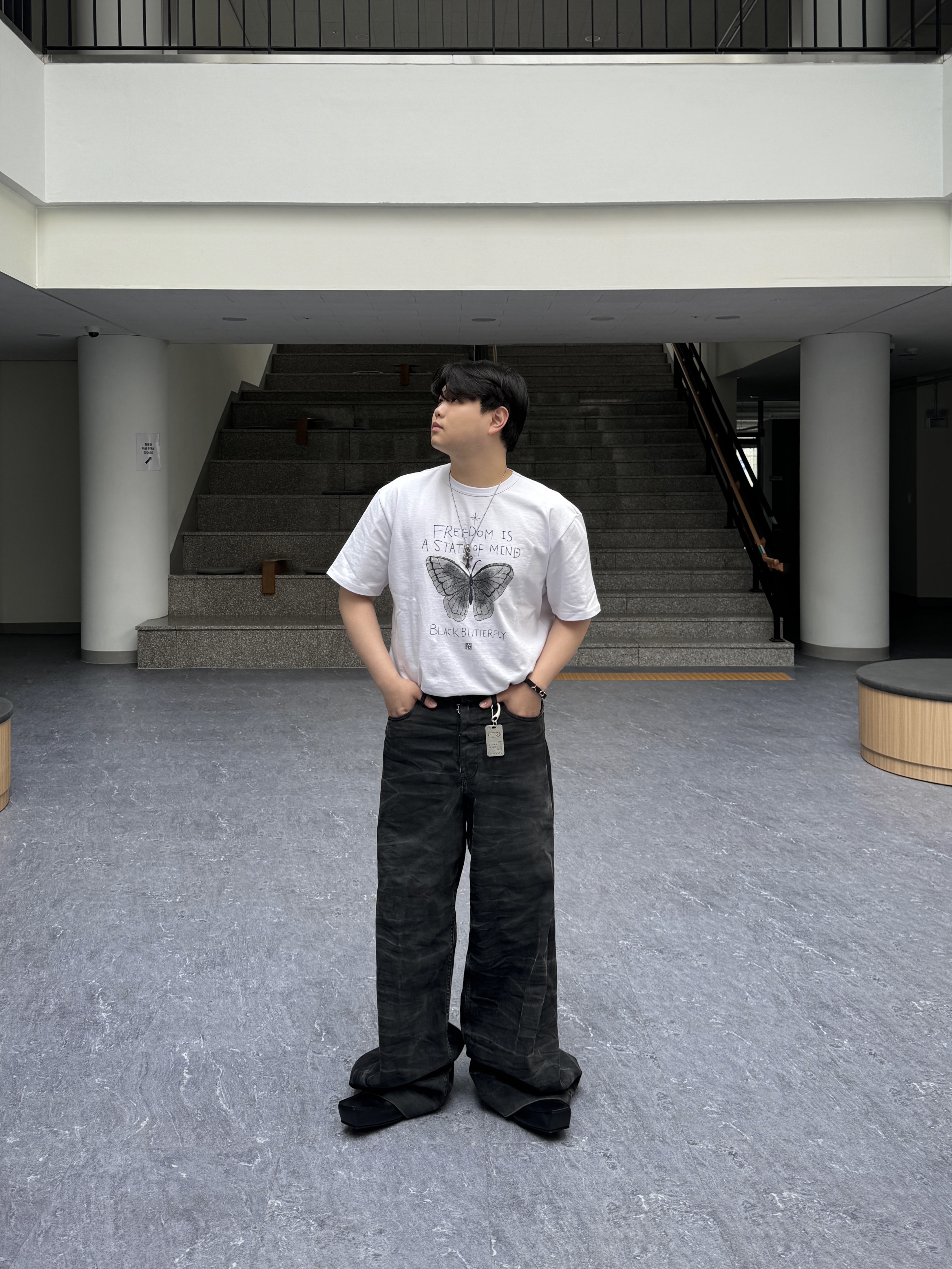 Balenciaga Romeo Mule Black 착용 스타일