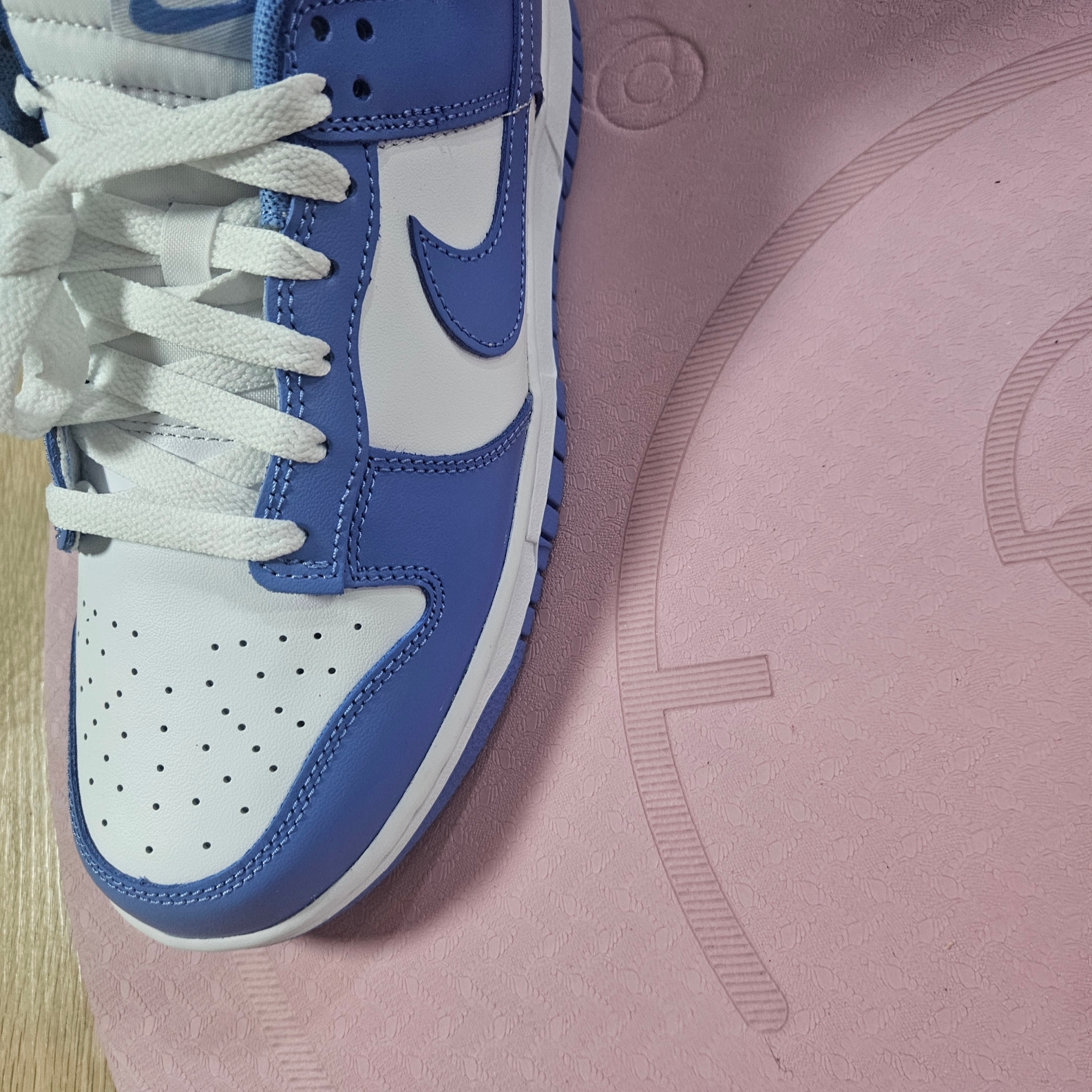 Nike Dunk Low Retro White Polar Blue 착용 스타일