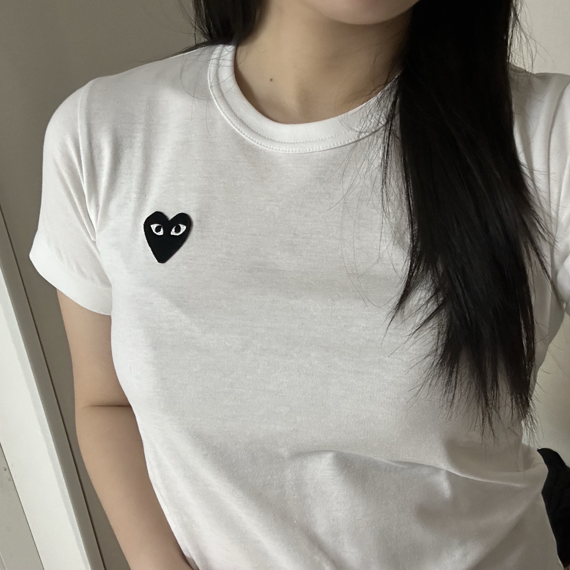 (W) Play Comme des Garcons Black Heart T-Shirt White 착용 스타일