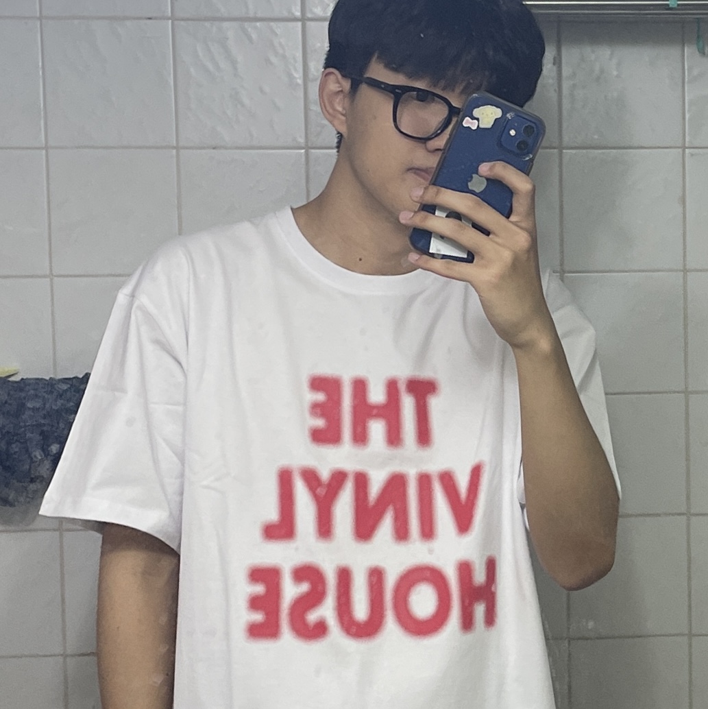 Gentle Monster Kubo 01 Black, Thevinylhouse Spray Logo T-Shirt White 착용 스타일