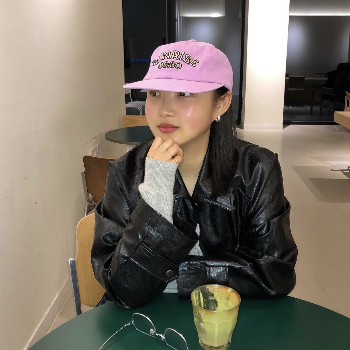 Hello Sunrise Washed Sunrise Time 6Panel Cap Lavender Pink, Hello Sunrise Washed Sunrise Time 6Panel Cap Navy 착용 스타일