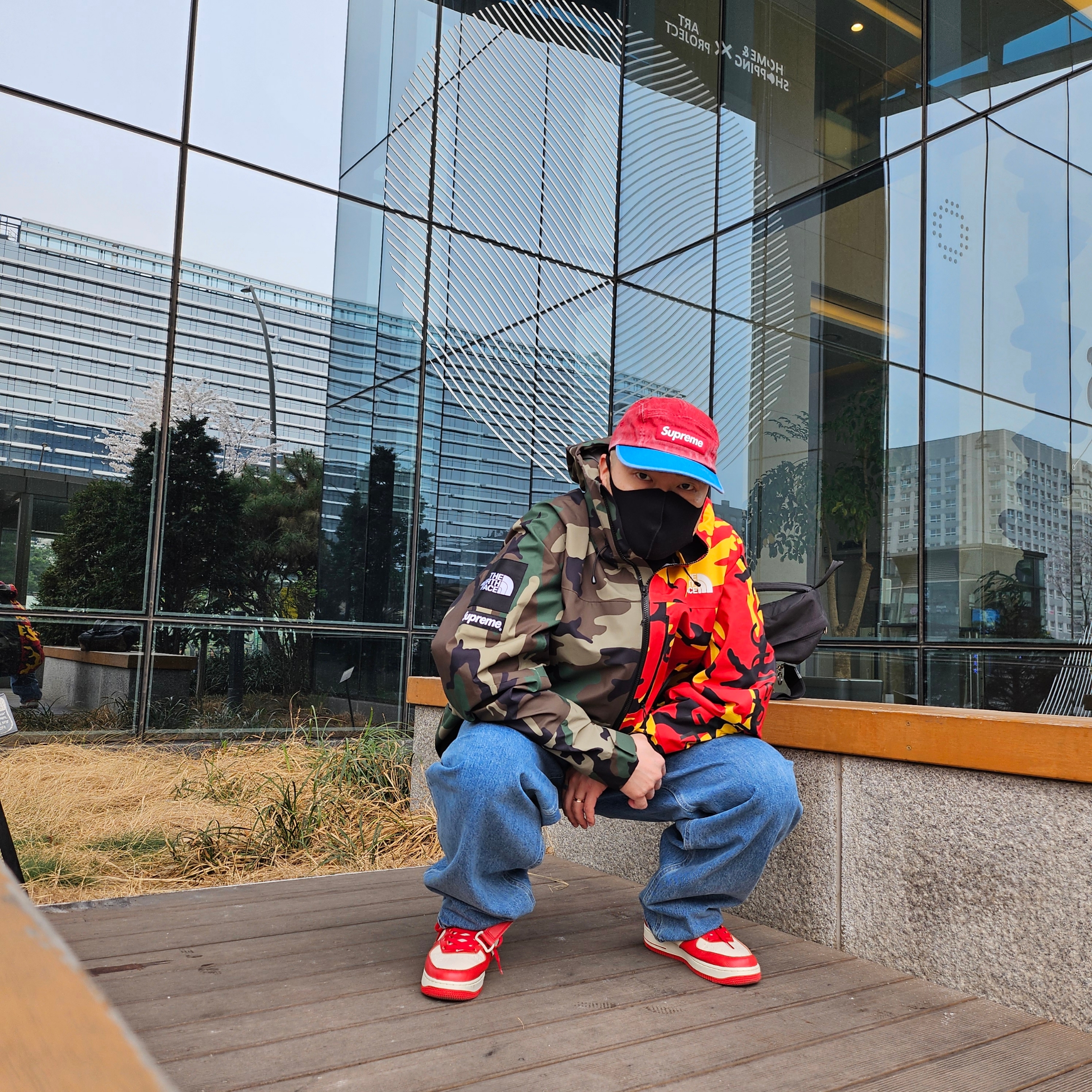 Supreme Pigment 2-Tone Camp Cap Red - 24SS, Supreme x The North Face Split Taped Seam Shell Jacket Camo - 24SS 착용 스타일 - 4