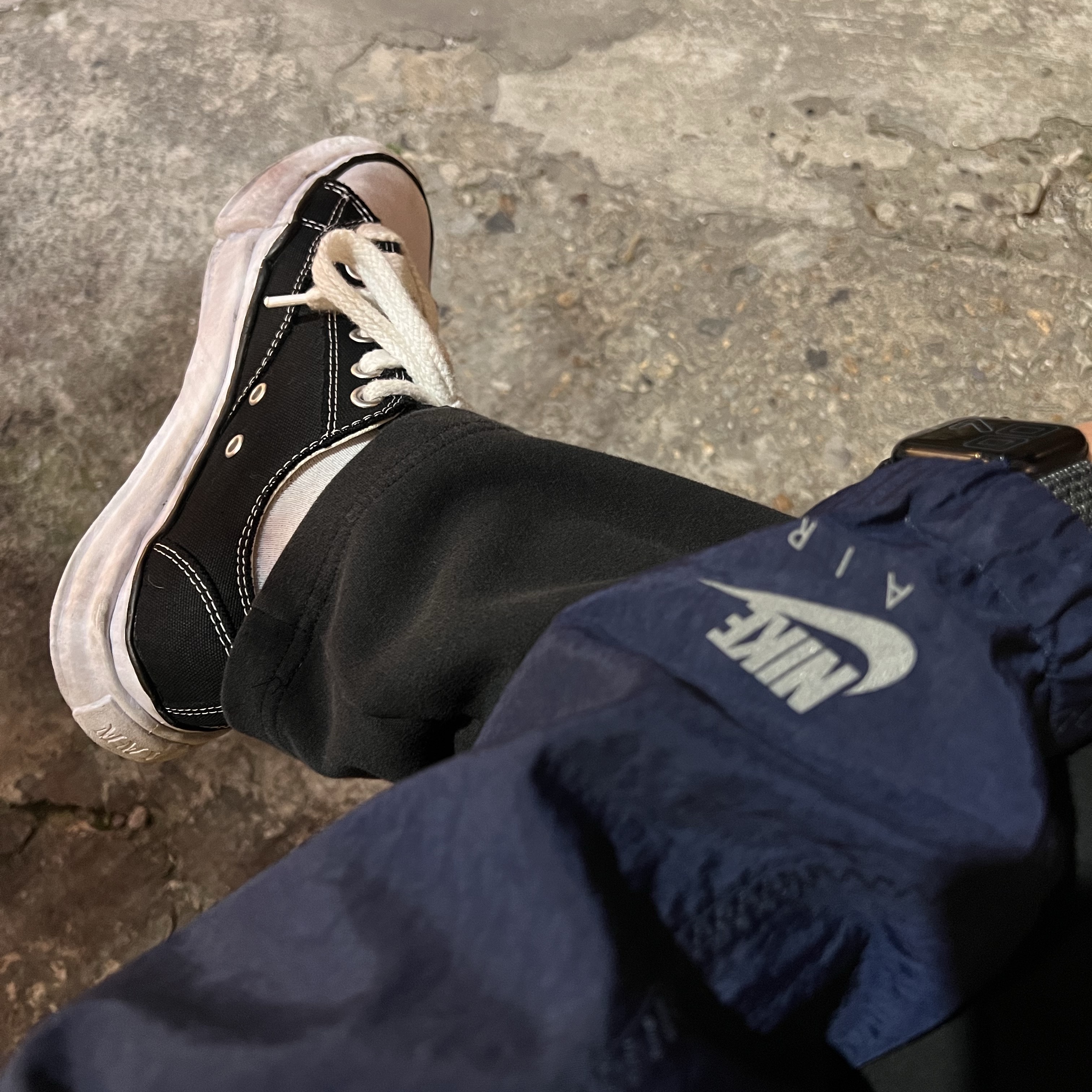 Nike x Kim Jones Reversible Wind Breaker Navy - US/EU, Maison Mihara Yasuhiro Peterson OG Sole Canvas Low Sneakers Black 착용 스타일 - 2