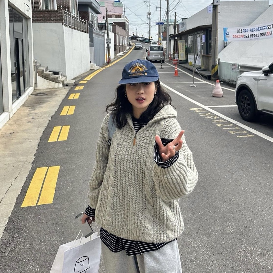 Hello Sunrise Washed HS Arch Logo 6Panel Cap Navy & Orange, Hello Sunrise Washed HS Arch Logo 6Panel Cap Off White & Navy 착용 스타일
