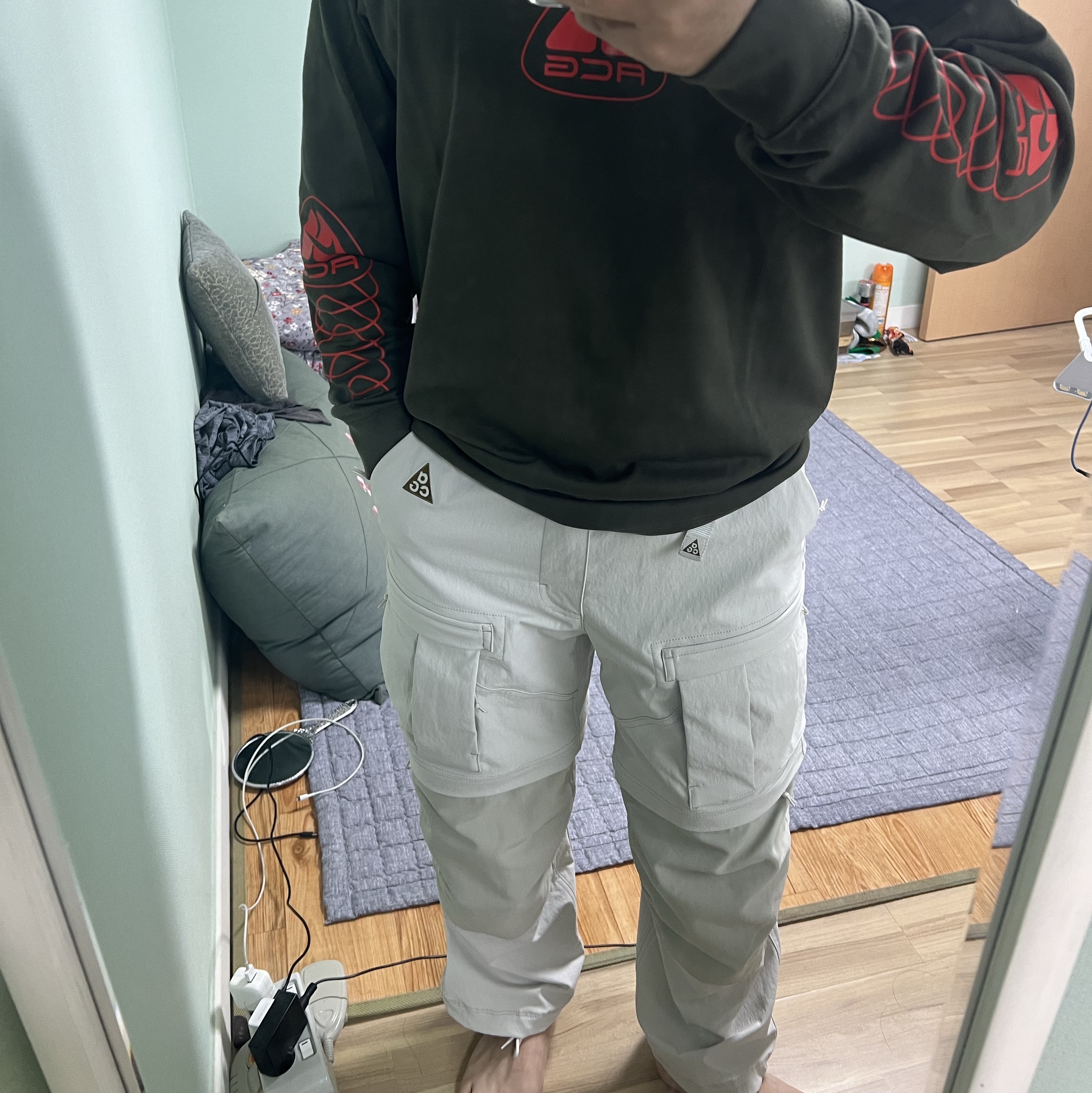 Nike ACG Smith Summit Cargo Pants Light Bone - Asia, Nike NRG ACG Seasonal Lungs Long Sleeve T-Shirt Cargo Khaki - US/EU 착용 스타일