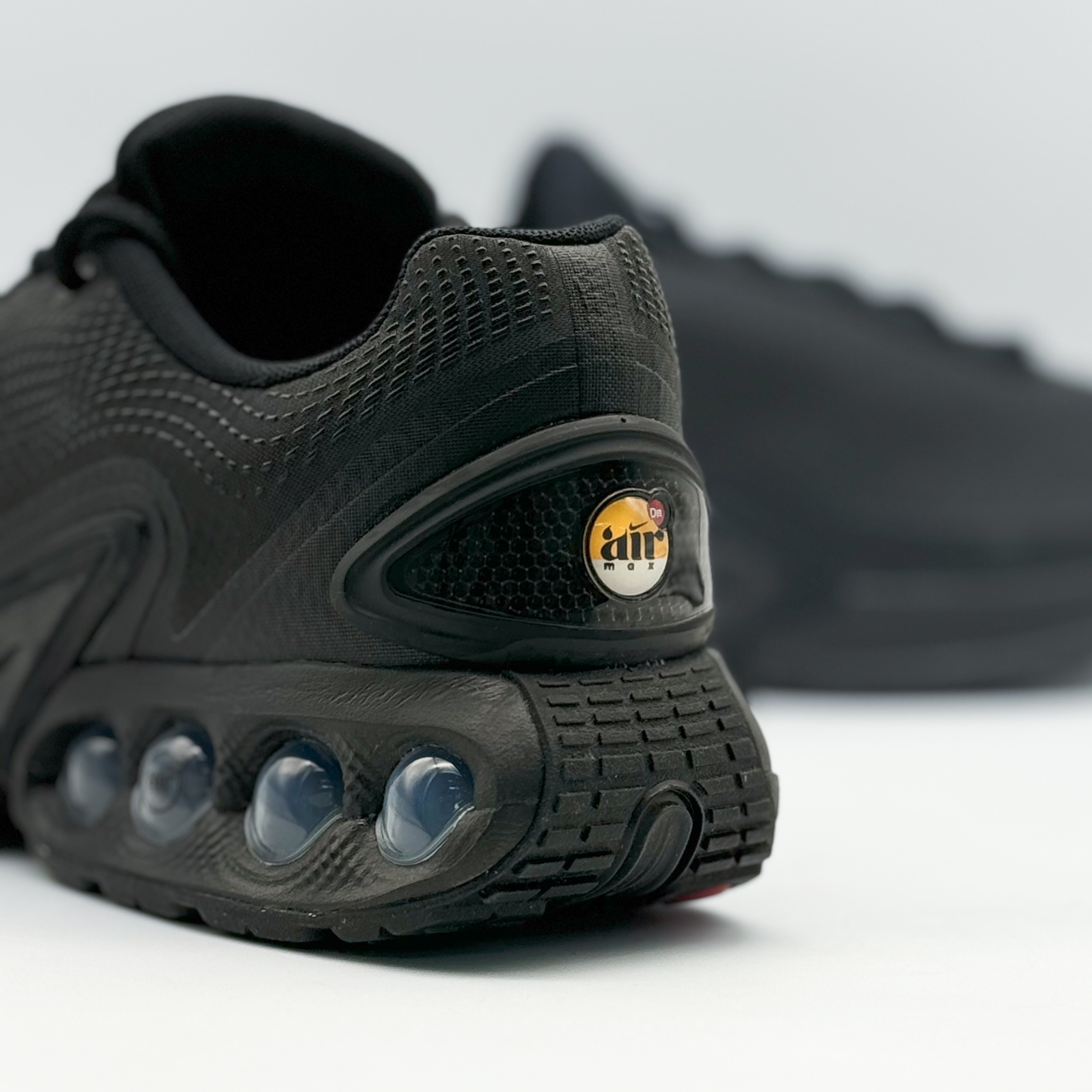 Nike Air Max Dn Black Grey 착용 스타일 - 3