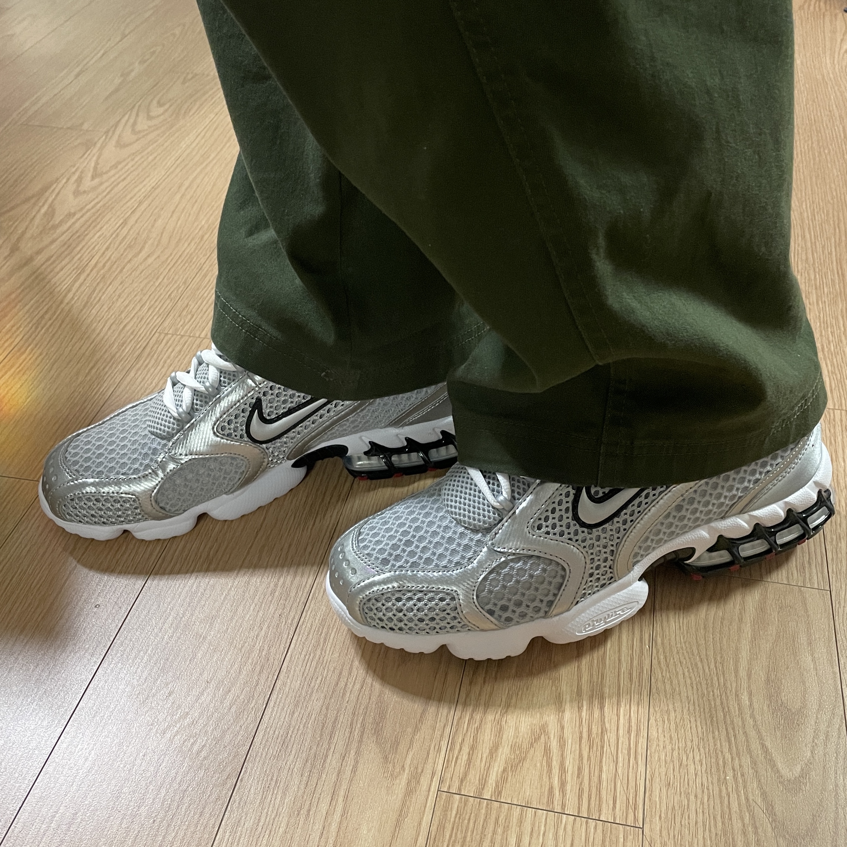 Nike Air Zoom Spiridon Cage 2 Metallic Silver 착용 스타일 - 4