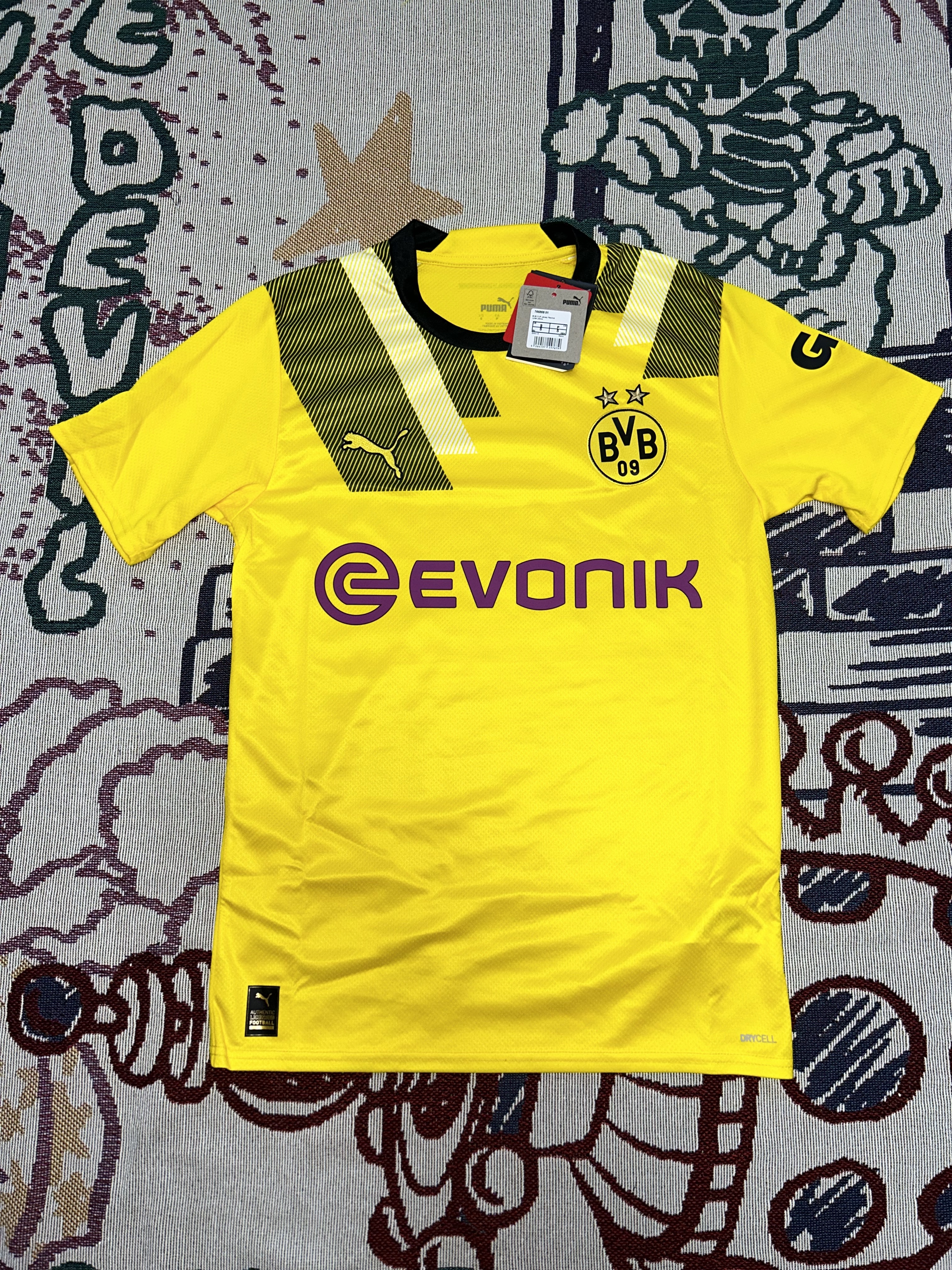 Puma Borussia Dortmund 2022/23 Cup Jersey Replica Yellow (Non Marking Ver.) 착용 스타일 - 2