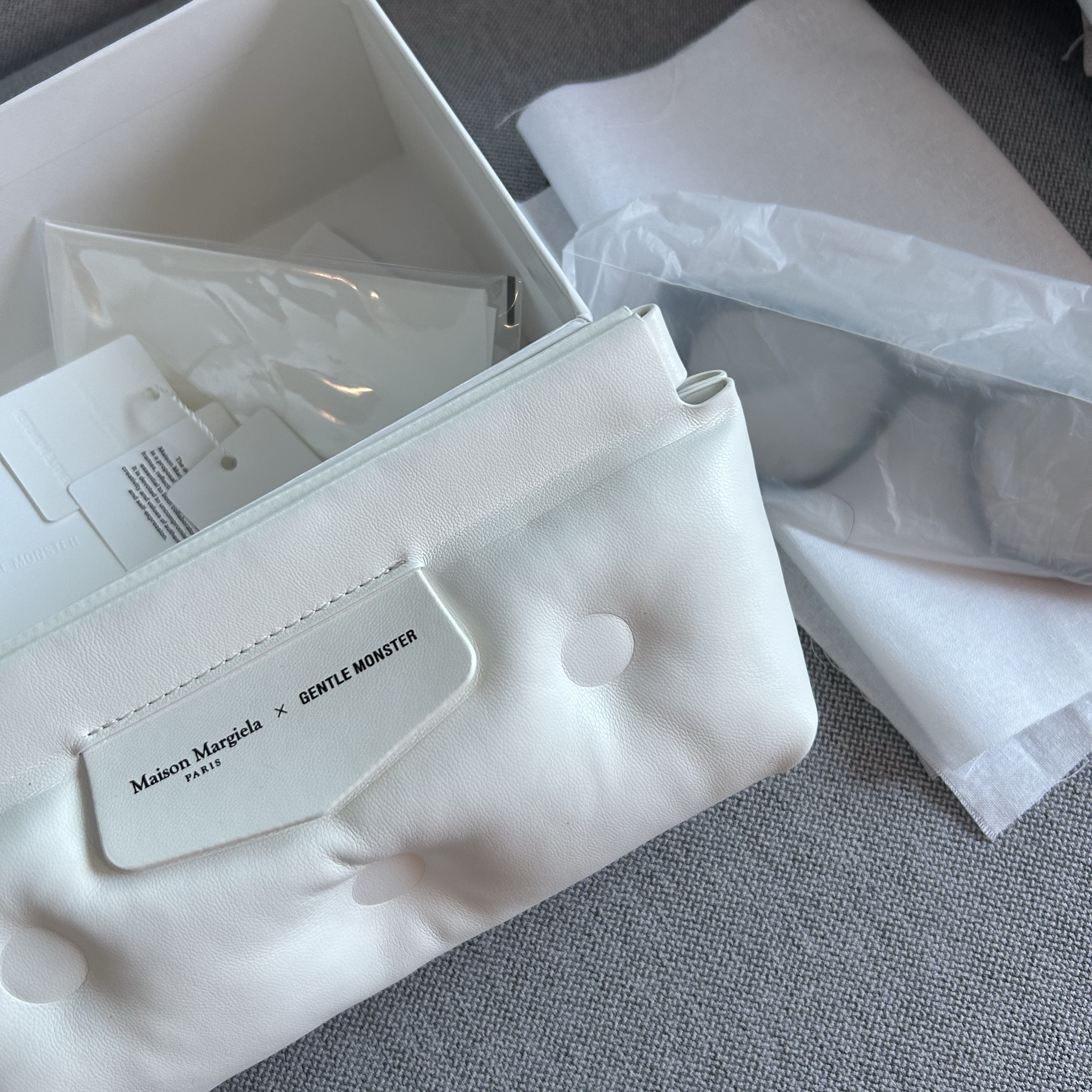Gentle Monster x Maison Margiela MM010 Clear Black 착용 스타일