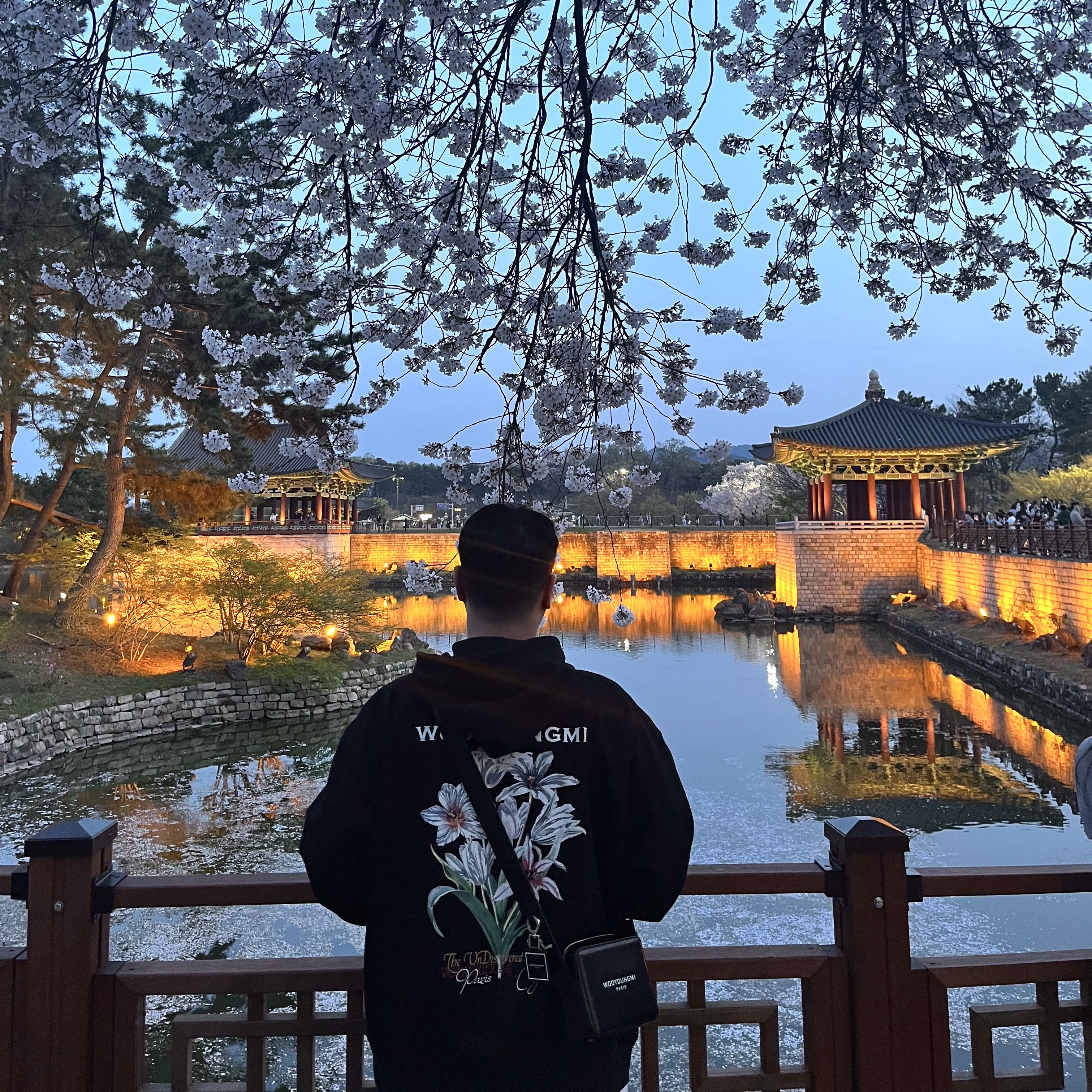 Wooyoungmi Flower Back Logo Hooded T-Shirt Black - 24SS, Wooyoungmi Square Mini Bag Black 착용 스타일