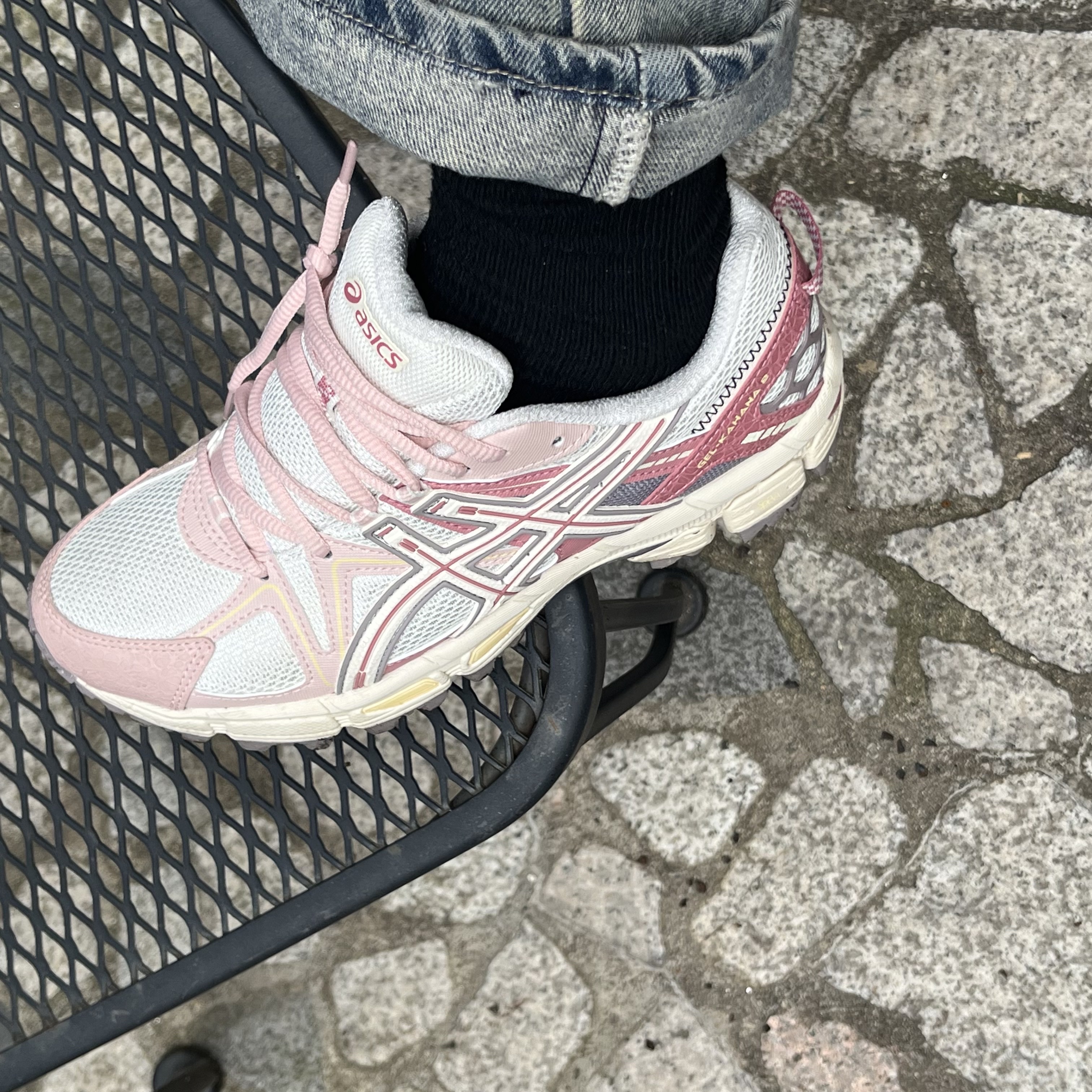 (W) Asics Gel-Kahana 8 White Pink 착용 스타일 - 2