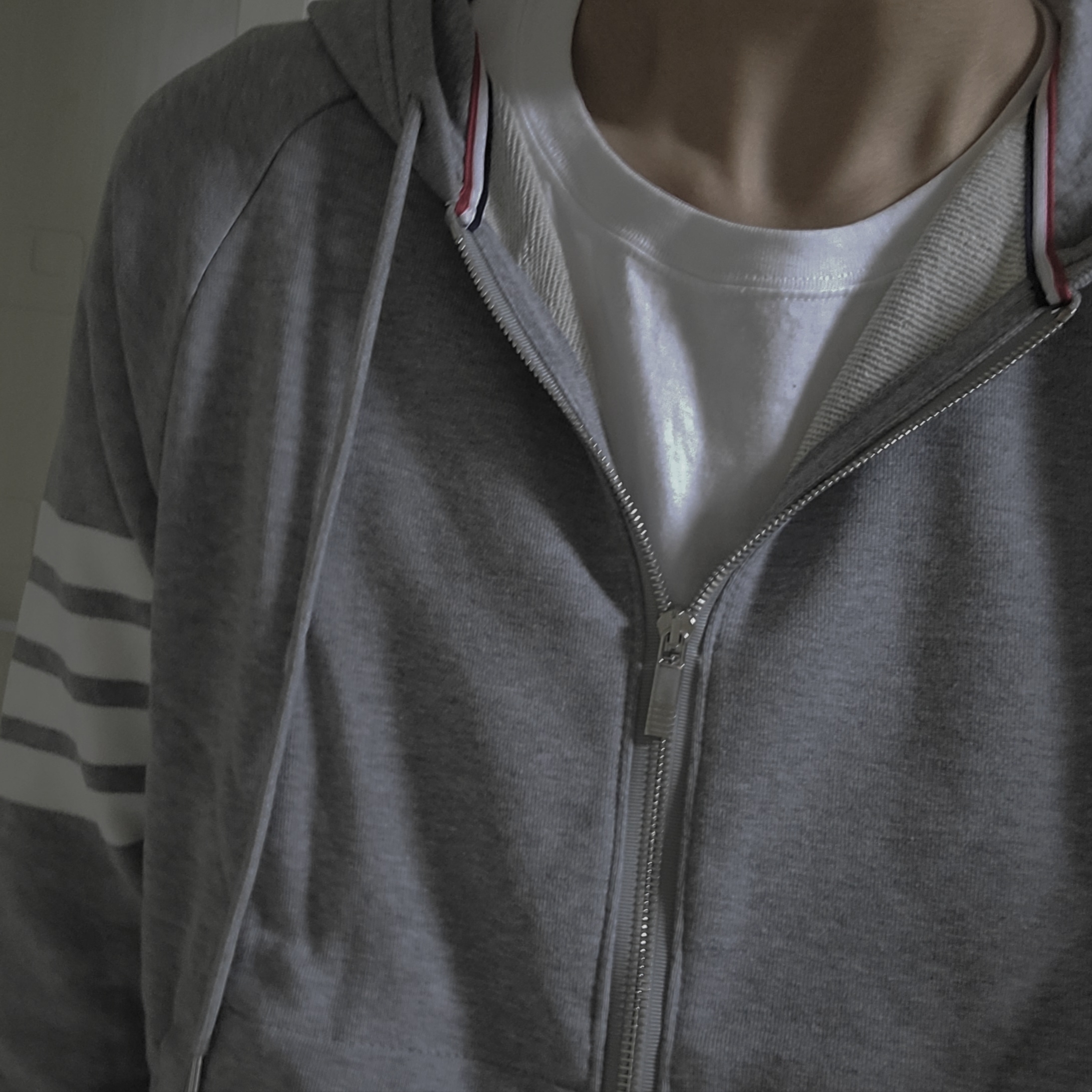 Thom Browne Engineered 4-Bar Zip Hoodie Light Grey 착용 스타일