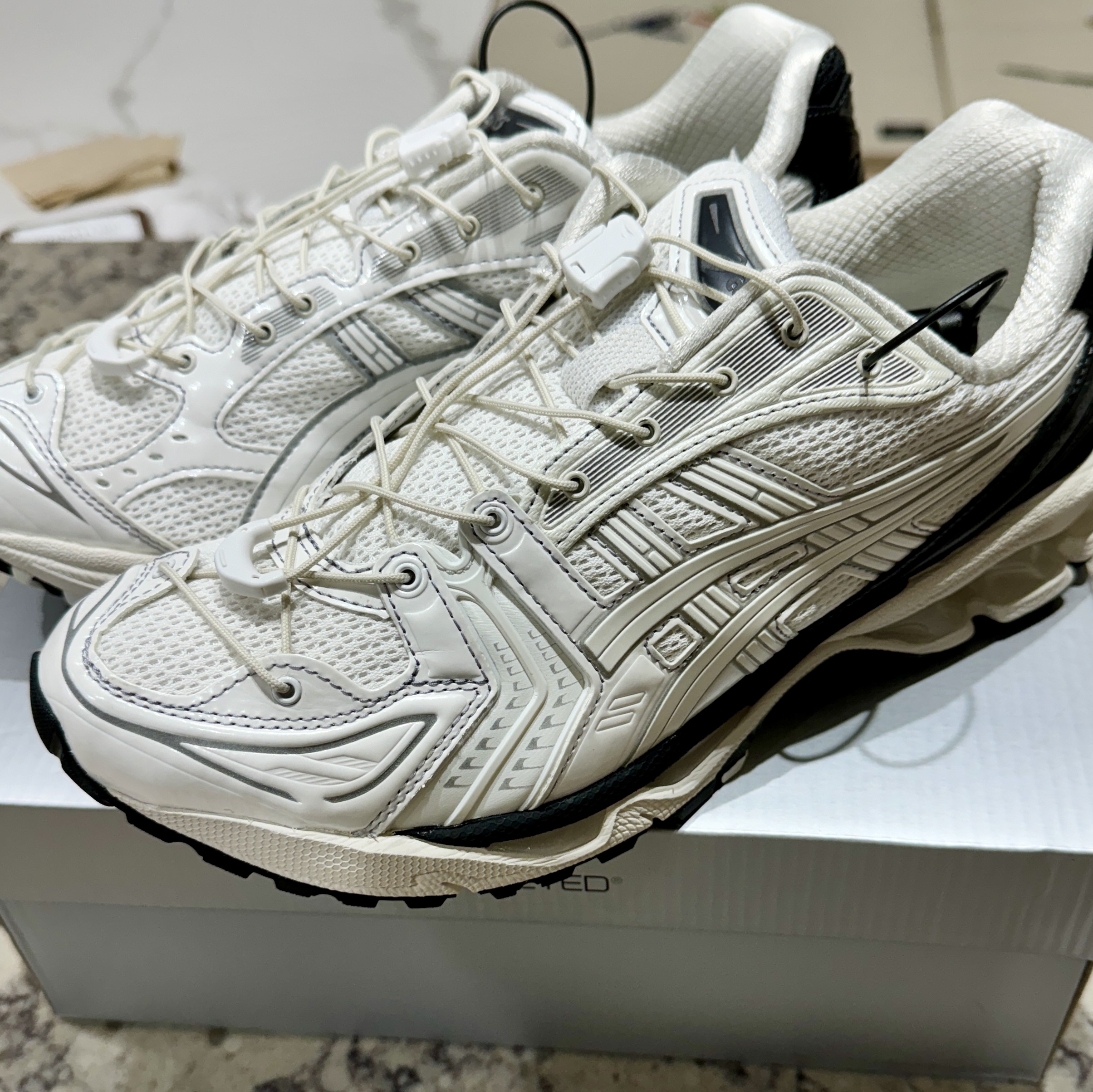 Asics x Unaffected Gel-Kayano 14 Galaxy White 착용 스타일 - 1
