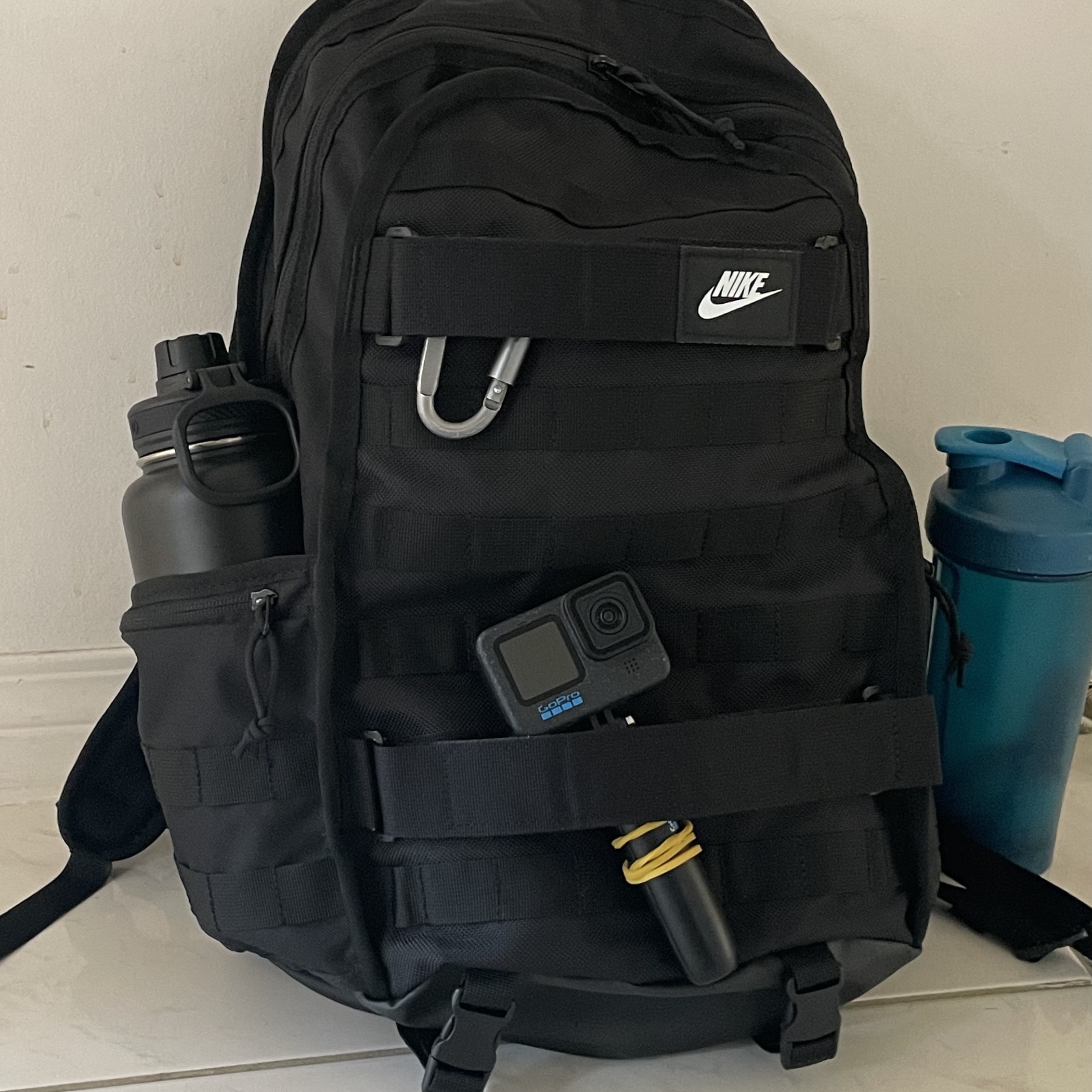 Nike NSW RPM Backpack 26L Black White 착용 스타일 - 1