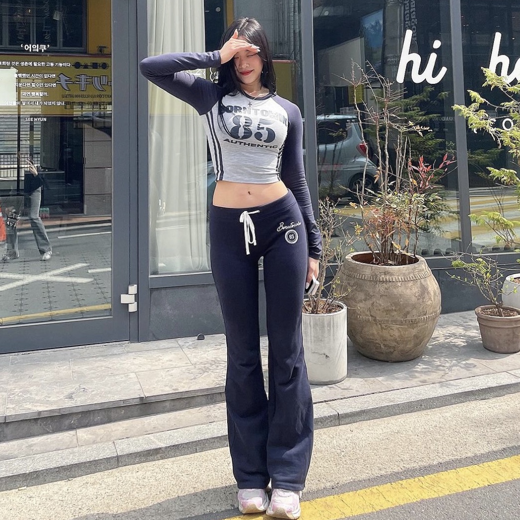 BORN TO WIN Low-Rise Slim Boots Cut Pants Navy 착용 스타일 - 2