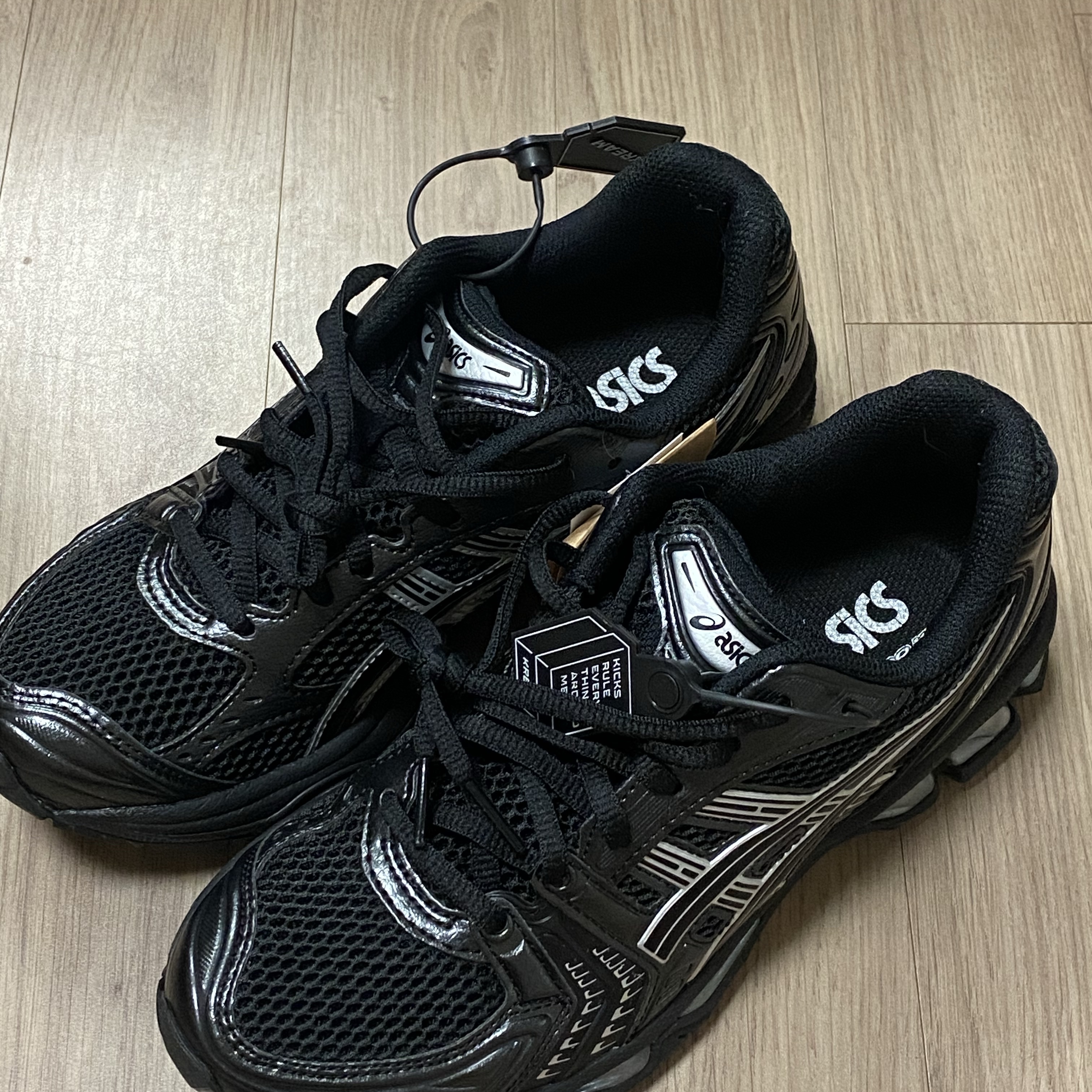 Asics Gel-Kayano 14 Black Pure Silver 착용 스타일