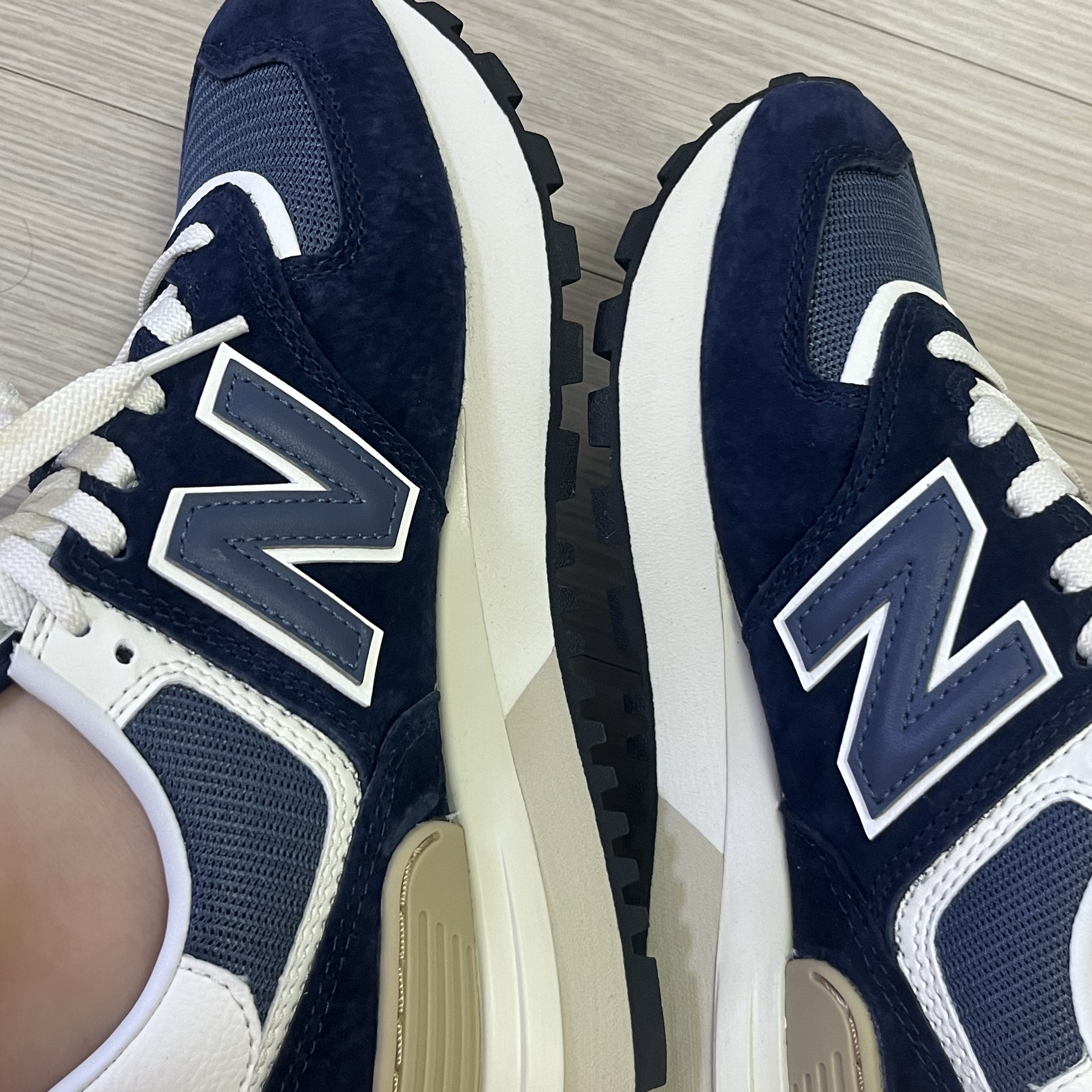 New Balance 574 Legacy Navy 착용 스타일