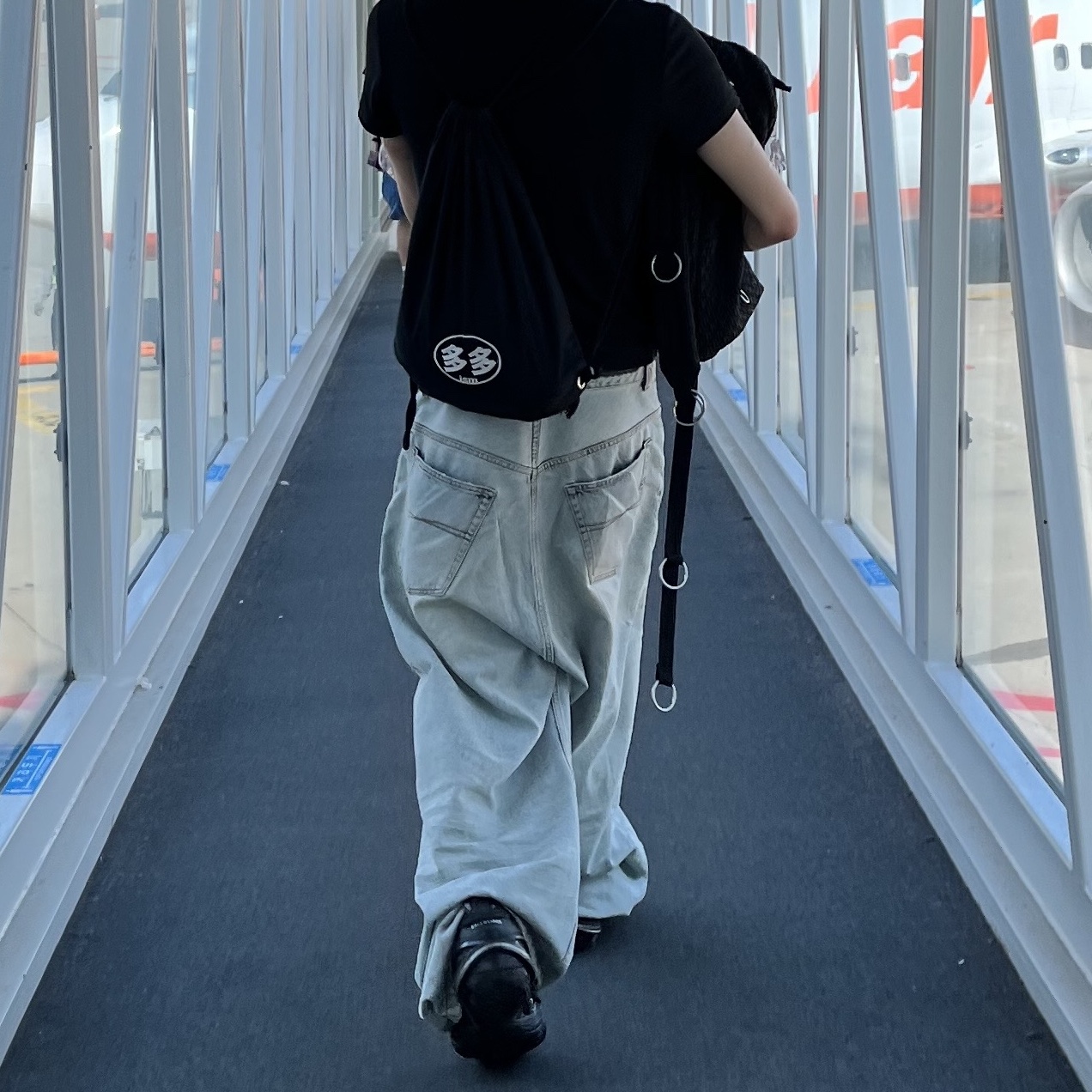 Balenciaga Denim Pull-Up Pants Light Blue, Balenciaga Tyrex Sneakers Black 착용 스타일