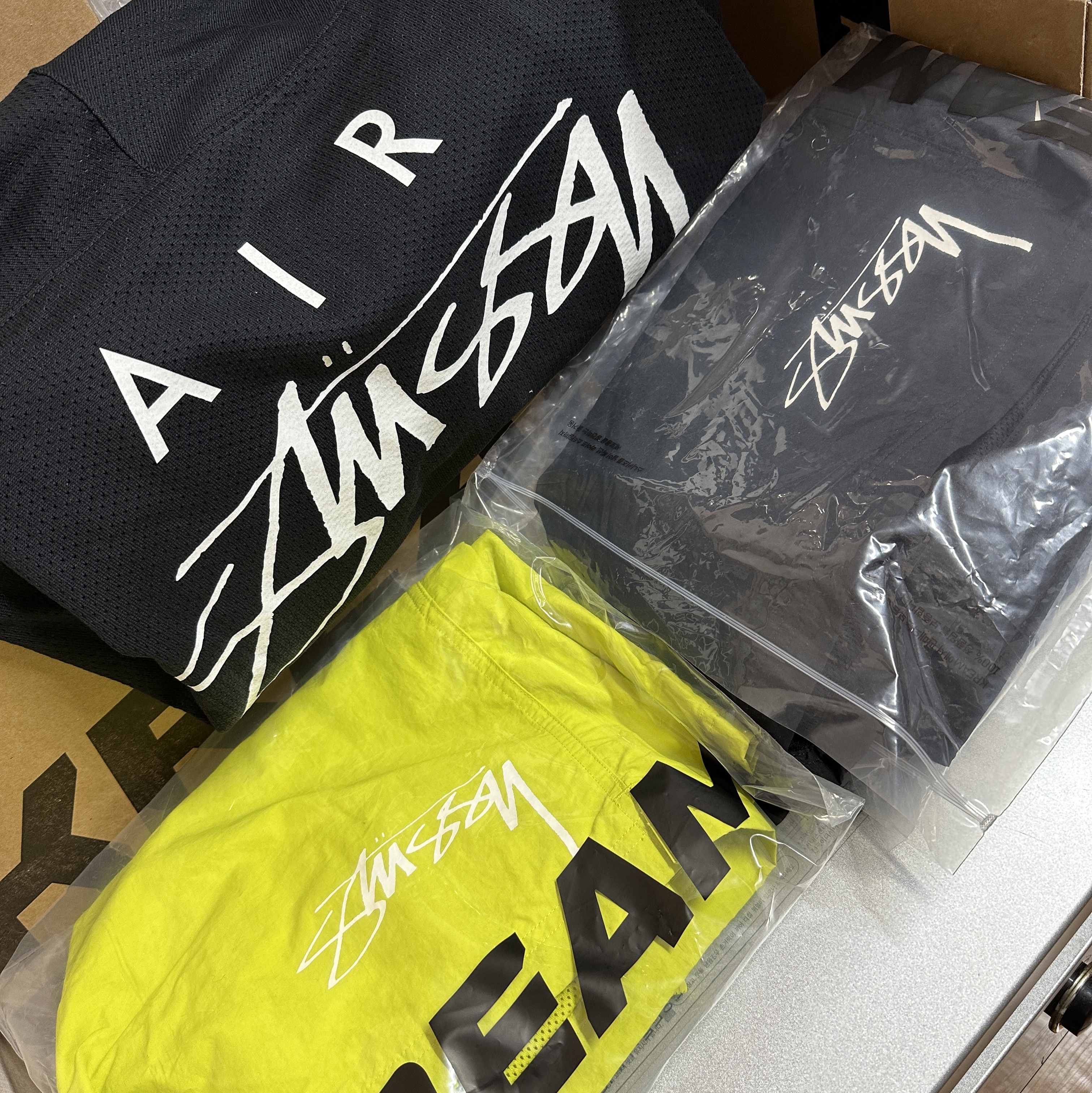 Nike x Stussy Shorts Black (FJ9167-010), Nike x Stussy Shorts High Voltage (FJ9167-344) 착용 스타일